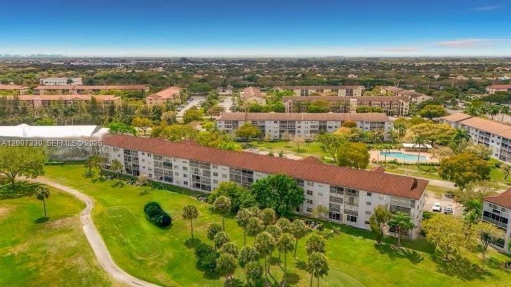 Photo of 12501 SW 14th St #112R, Pembroke Pines, FL 33027 (MLS # A12007330)