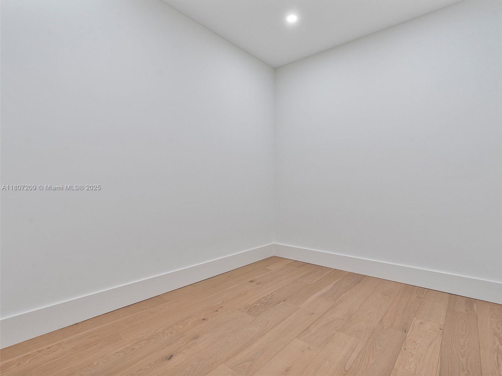 EASTERN SHORES - Residential Lease