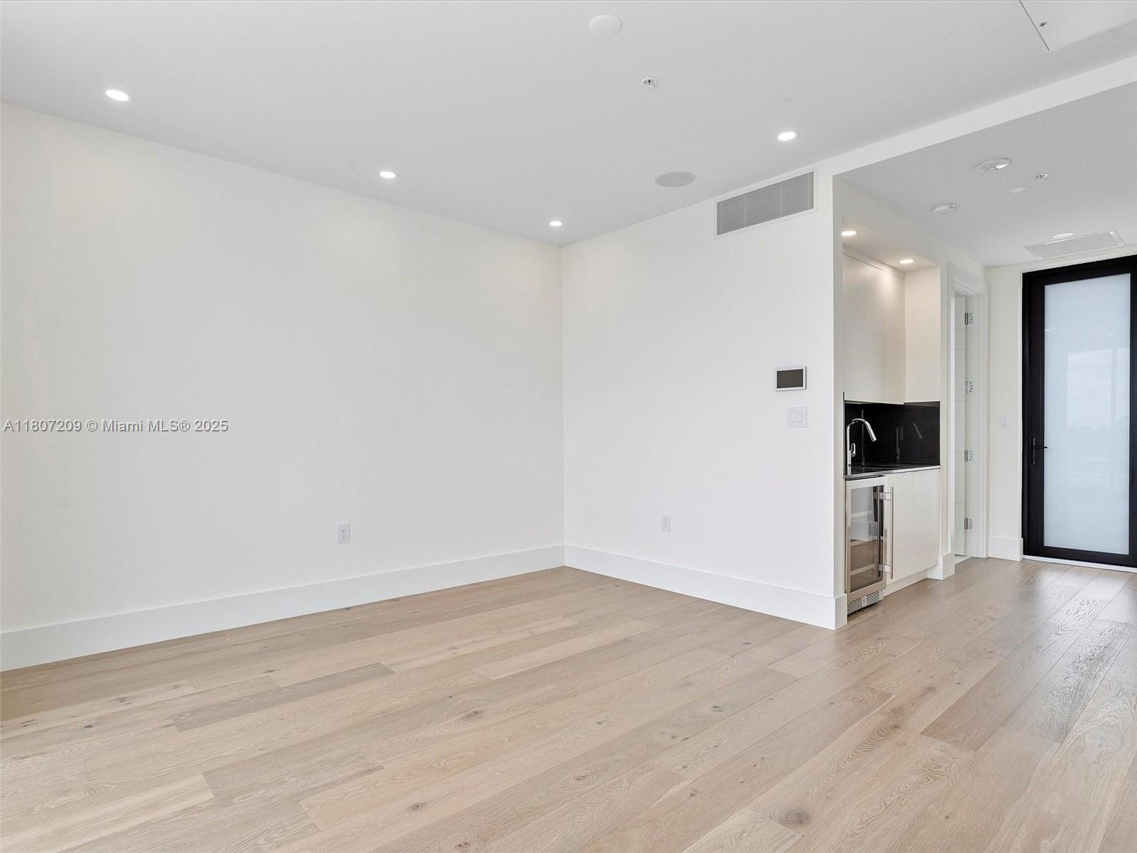 EASTERN SHORES - Residential Lease