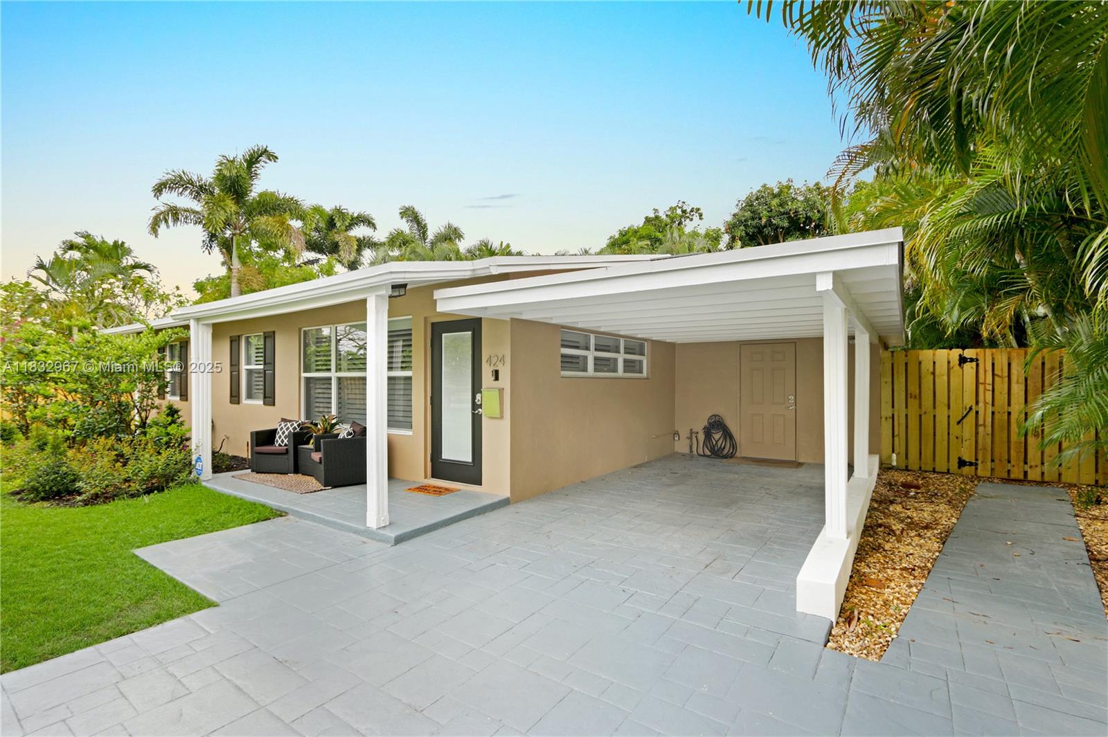 424 NE 27th Dr