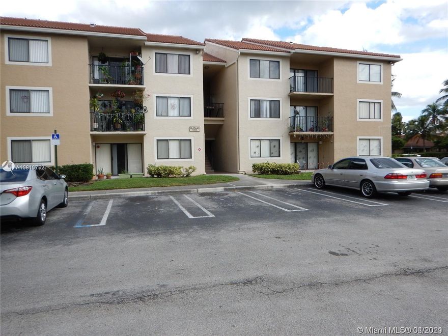 Beautiful and spacious 2/2 with high ceiling with open balcony  and storage in a secured gated community. All the appliances are in very nice working order. New a/c air handler and electric stove 2020. It has carpet and ceramic floors. Split floor plan with big size bedrooms with walking closet in master bedroom.  Full size washer and dryer inside the unit. Community has a lot of amenities. Clubhouse, fitness center, pool, tennis court and more. Unit is centrally located in the heart of Coral Springs with walking distance of the Square Mall, restaurants, shopping and major highways.  Coner unit. Do not miss this opportunity.