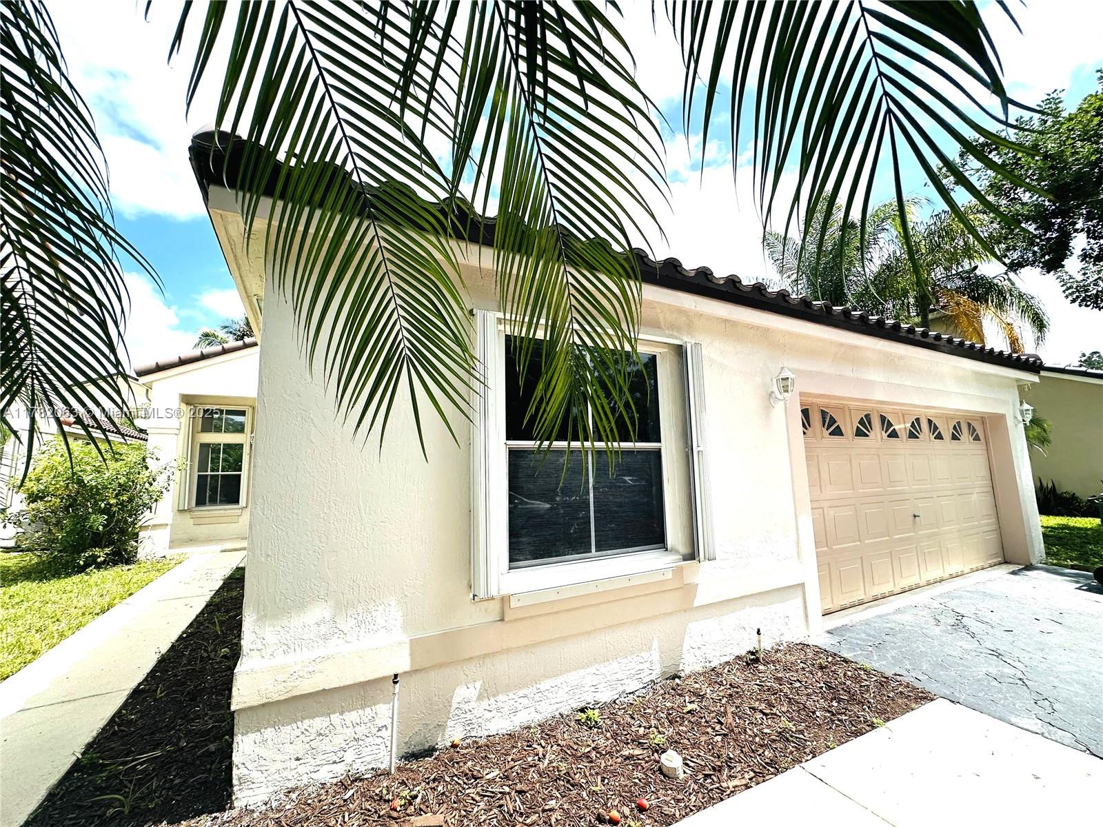 Rental Property at 116 W Bayridge Dr, Weston, Broward County, Florida - Bedrooms: 3 
Bathrooms: 2  - $3,900 MO.