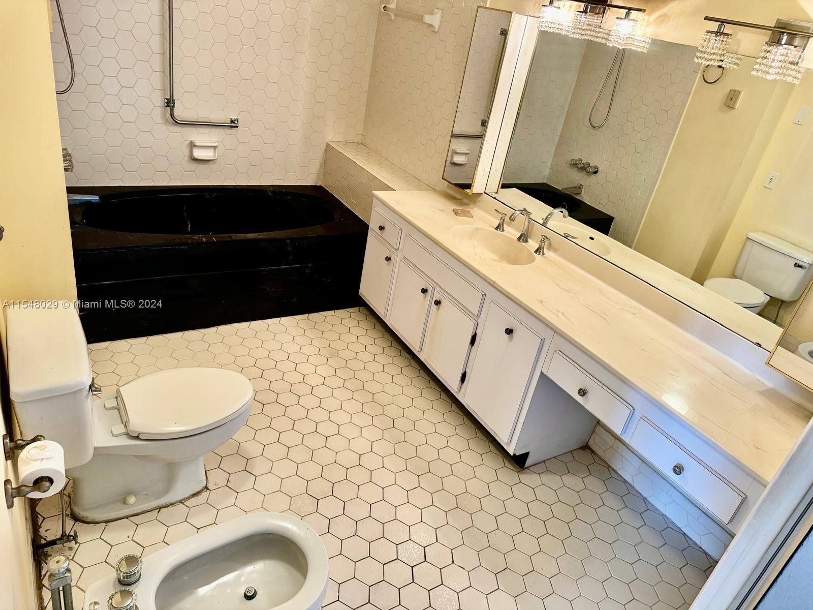 HILLCREST EAST NO 25 COND - Residential