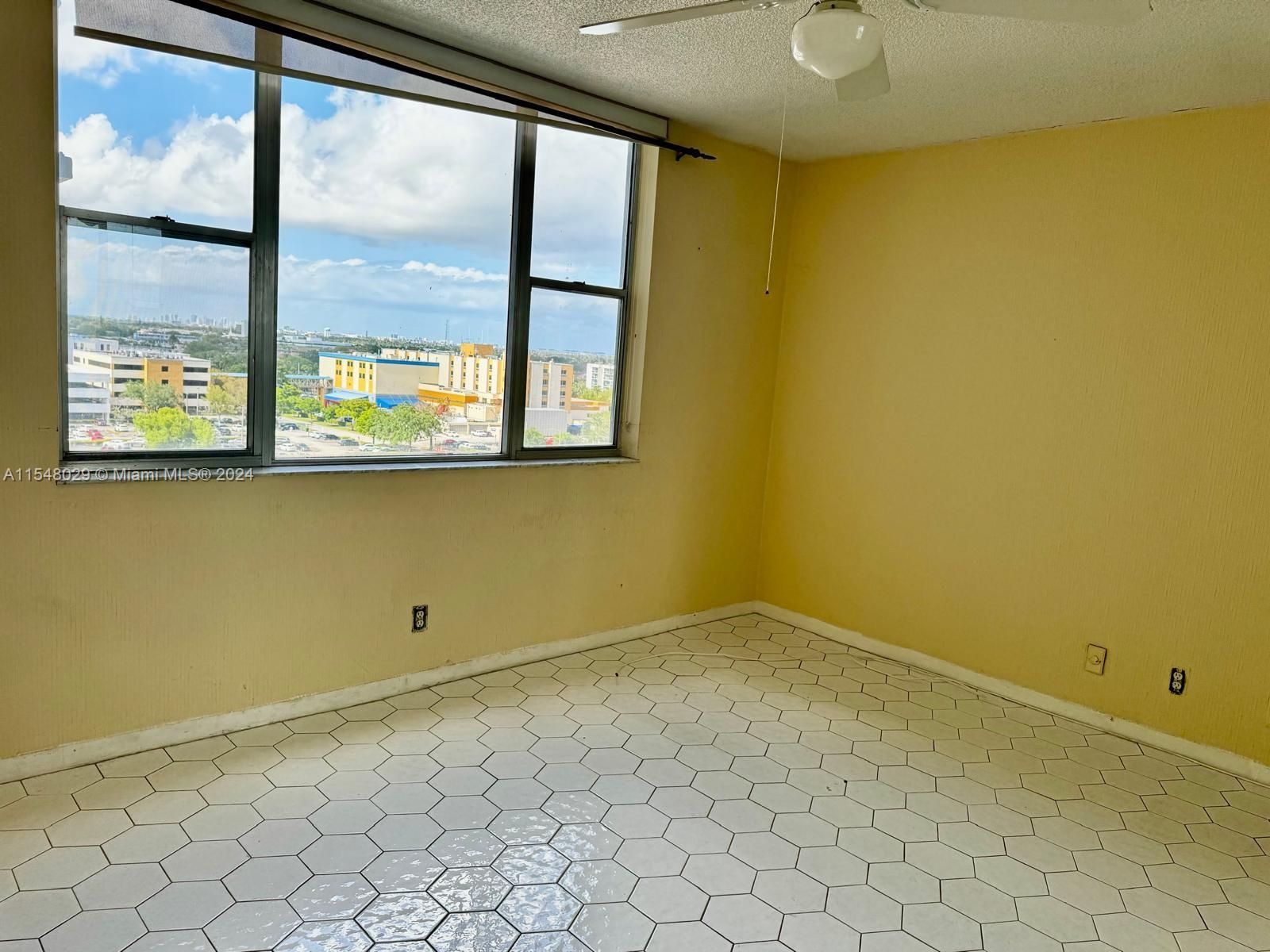 HILLCREST EAST NO 25 COND - Residential