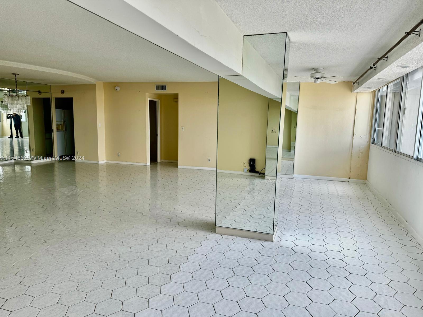 HILLCREST EAST NO 25 COND - Residential