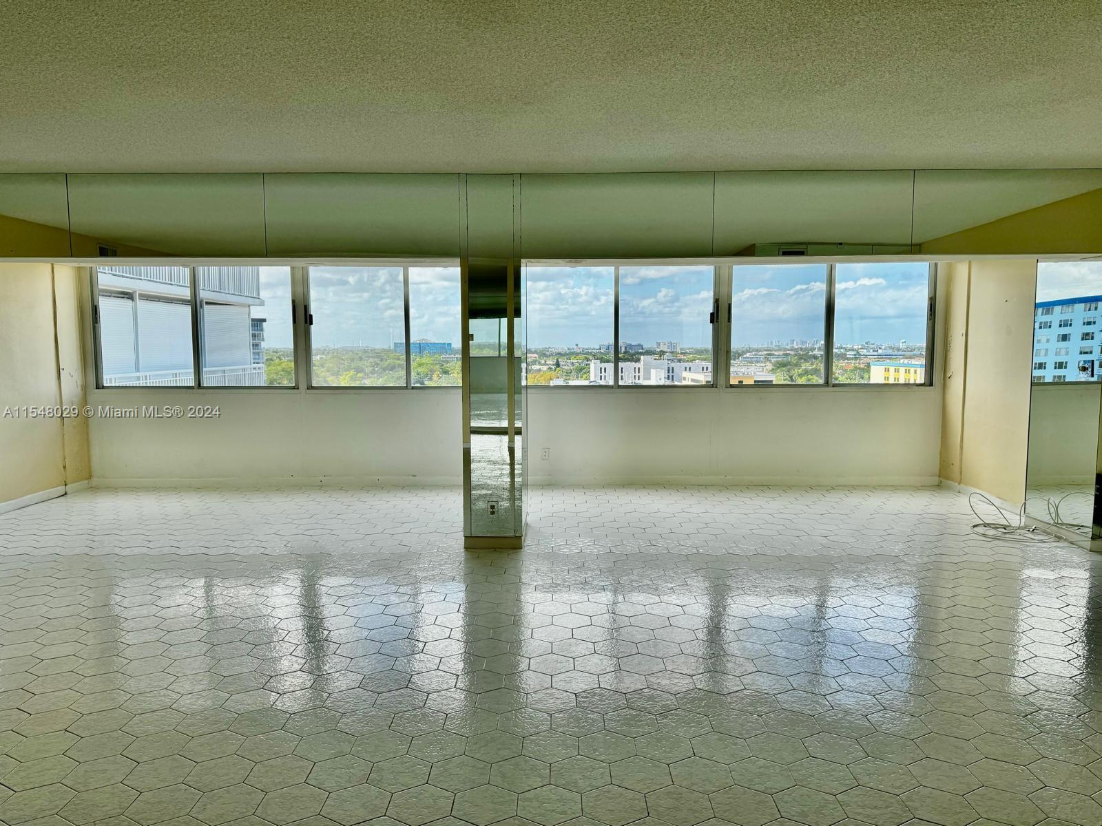 HILLCREST EAST NO 25 COND - Residential