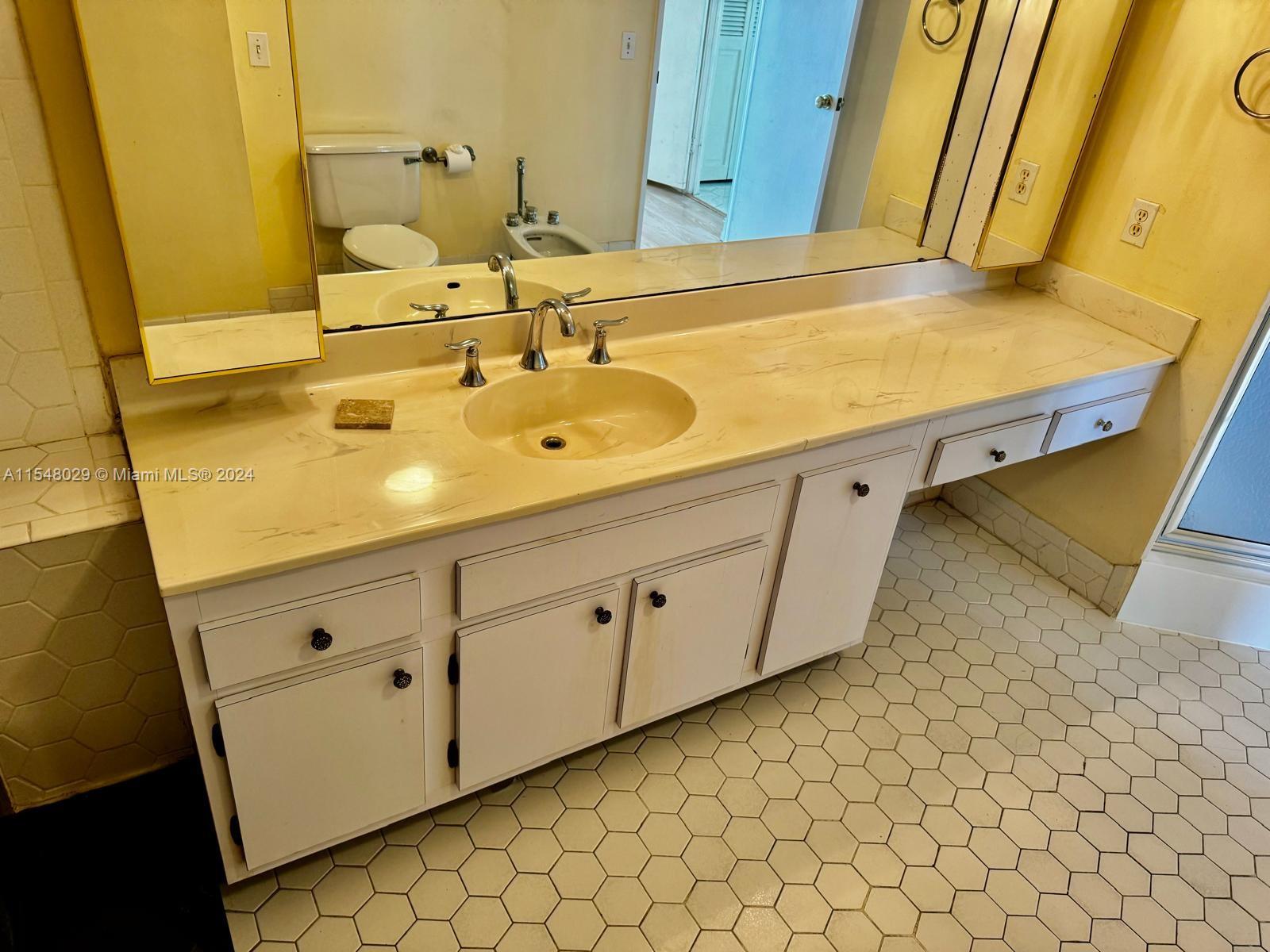 HILLCREST EAST NO 25 COND - Residential