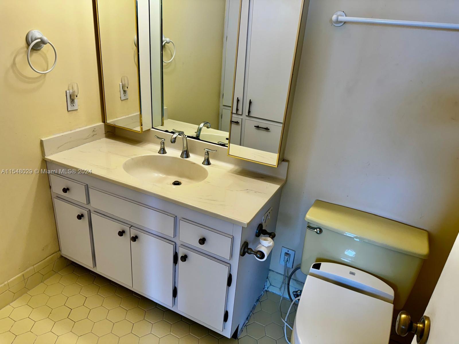 HILLCREST EAST NO 25 COND - Residential