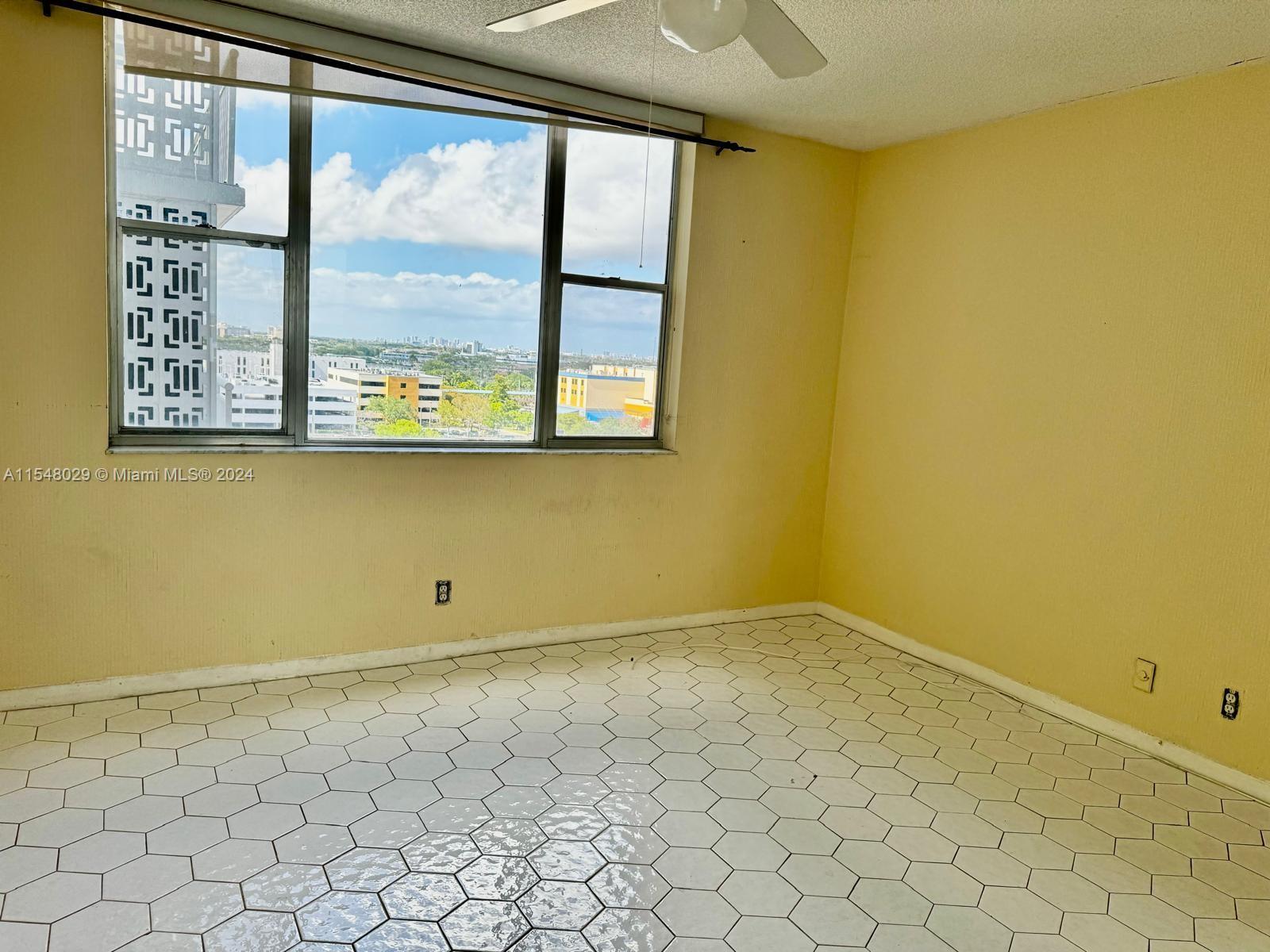 HILLCREST EAST NO 25 COND - Residential