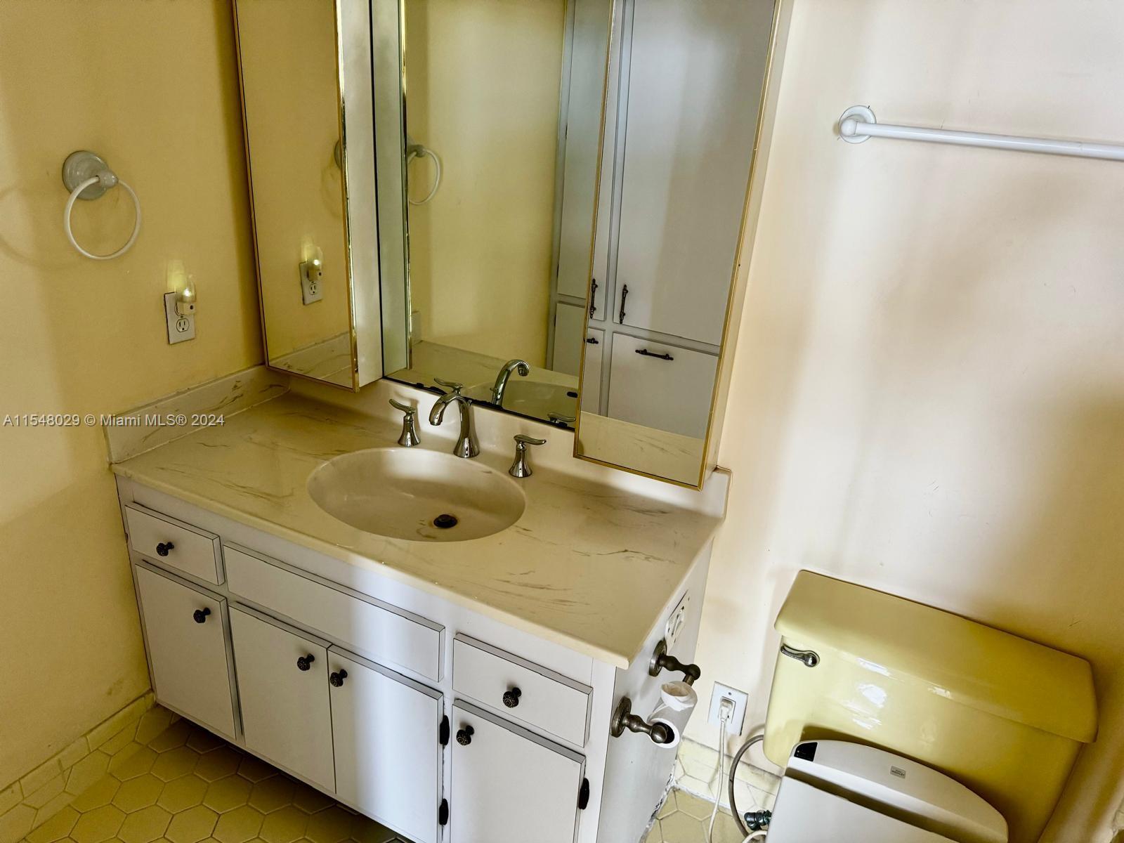 HILLCREST EAST NO 25 COND - Residential