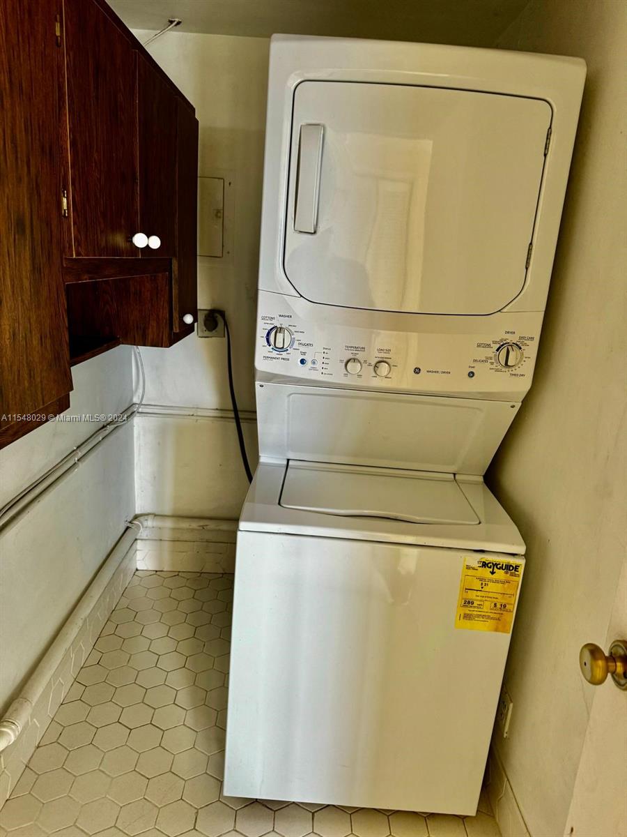 HILLCREST EAST NO 25 COND - Residential