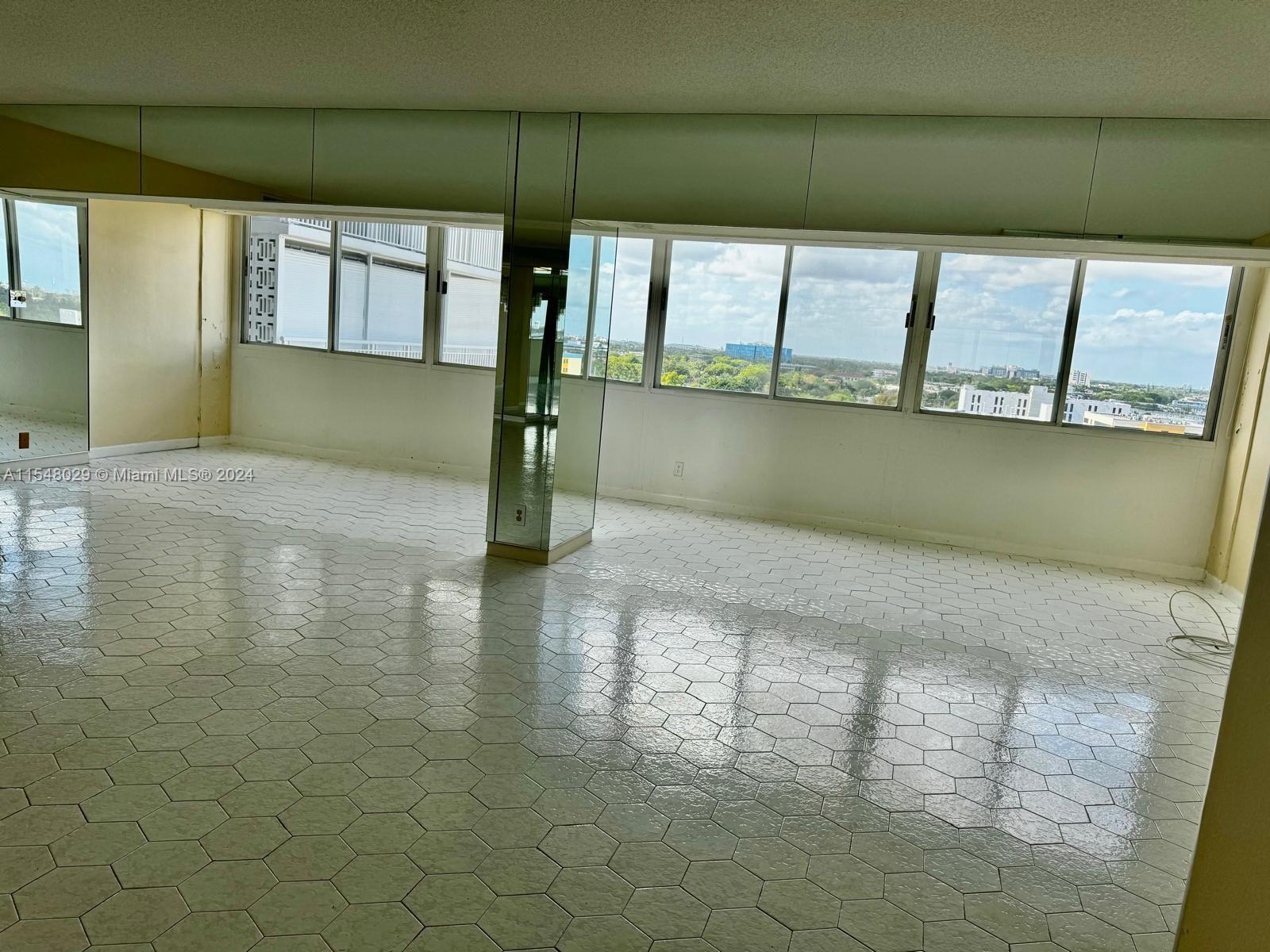 HILLCREST EAST NO 25 COND - Residential