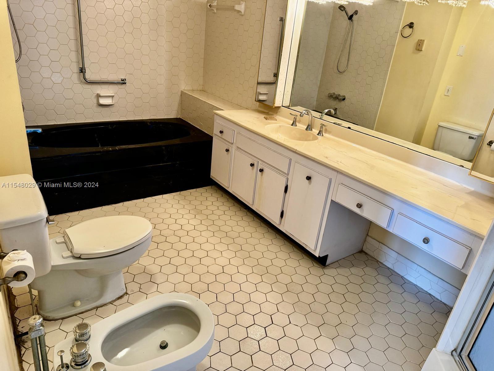 HILLCREST EAST NO 25 COND - Residential