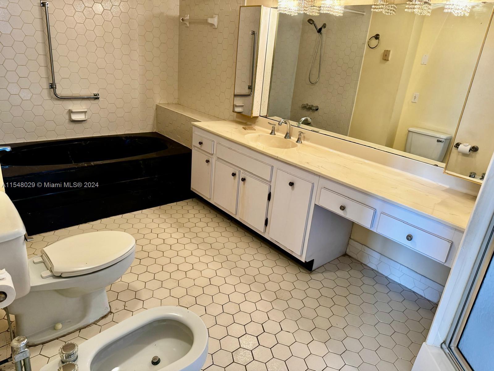 HILLCREST EAST NO 25 COND - Residential