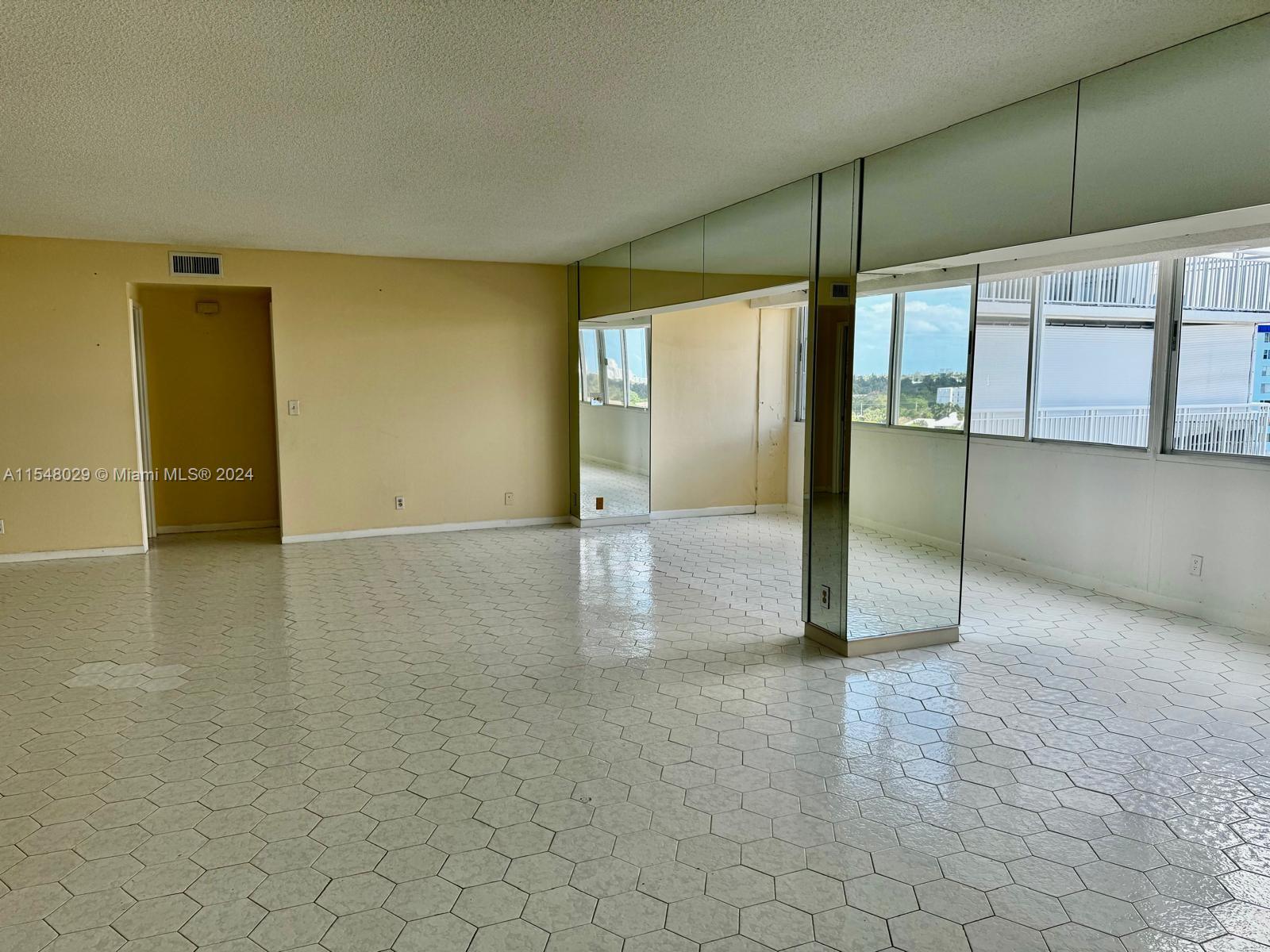 HILLCREST EAST NO 25 COND - Residential