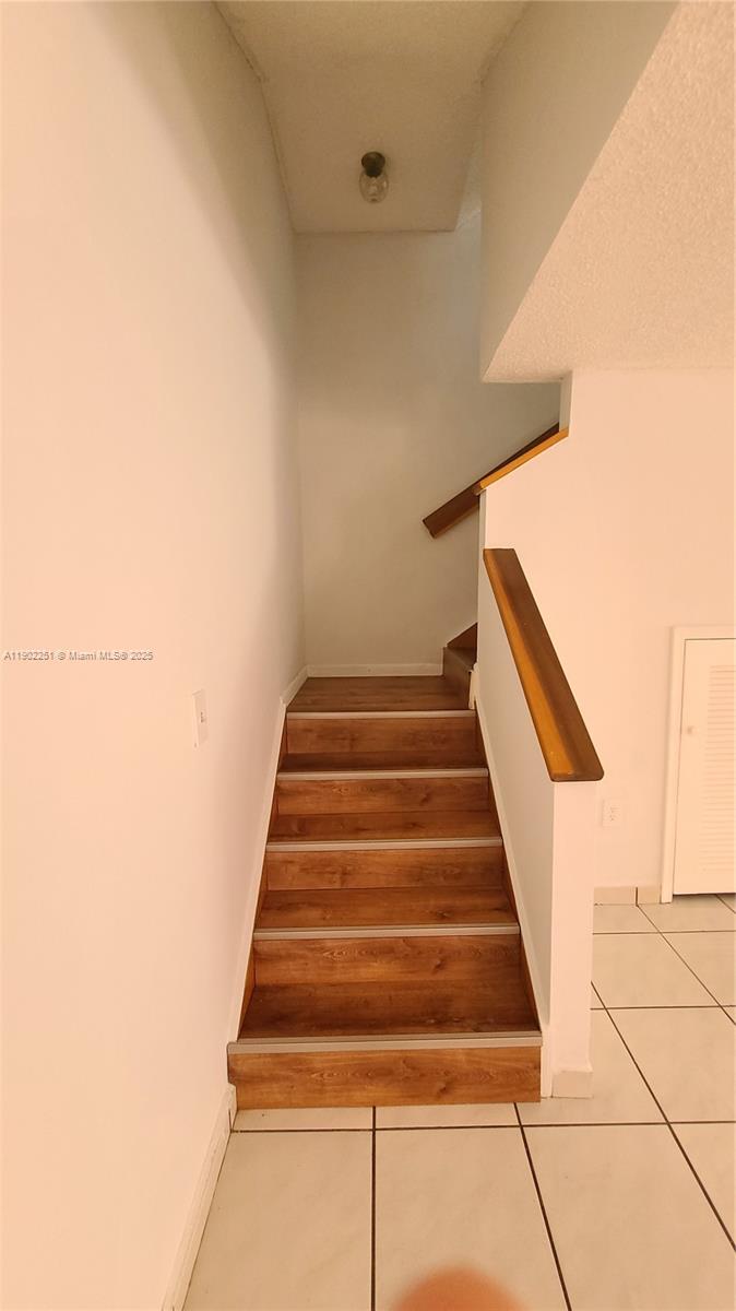 KENDALL LKS E LAKEVIEW TH - Residential Lease