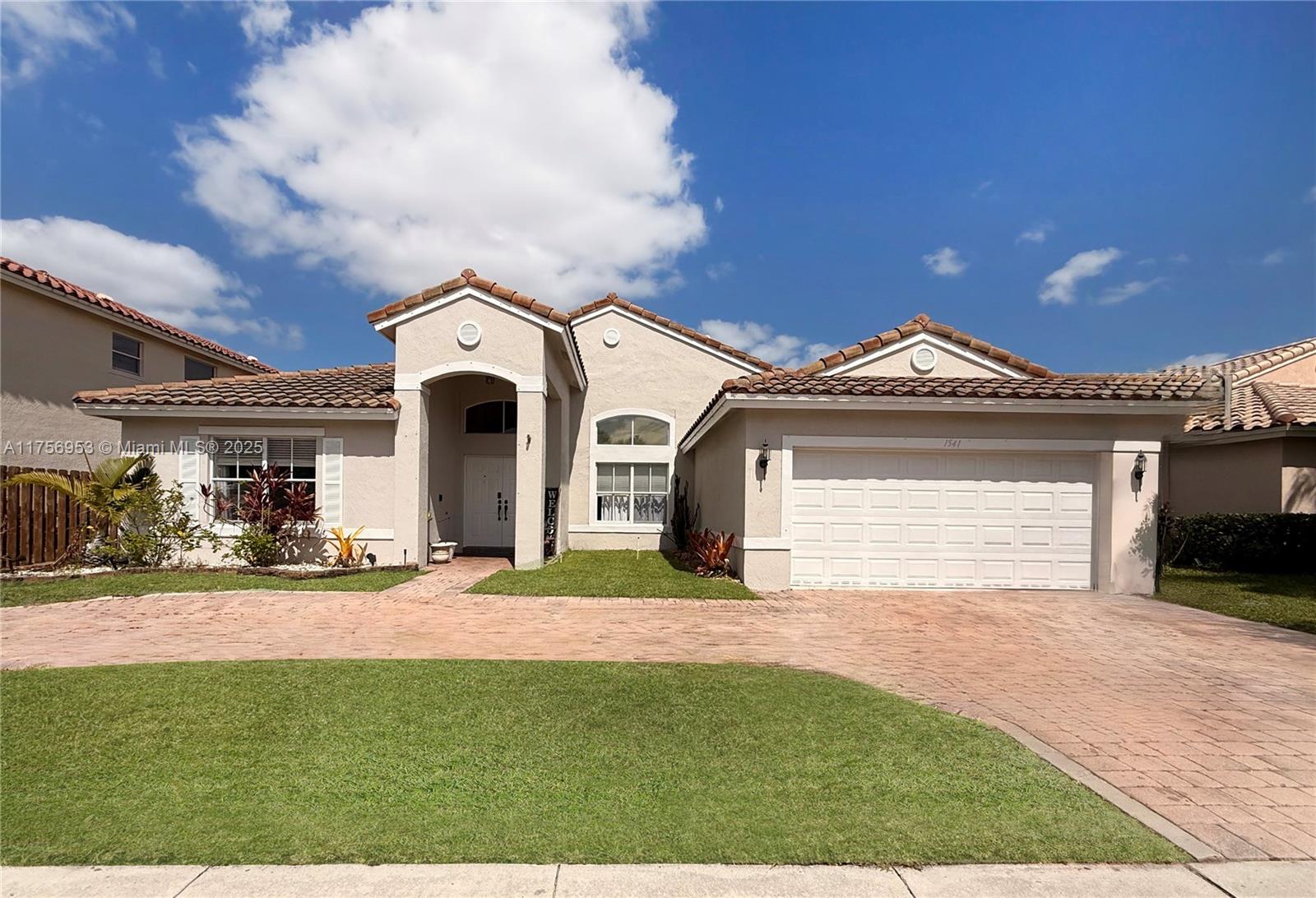 Property for Sale at 1541 Sw 190th Ave, Pembroke Pines, Miami-Dade County, Florida - Bedrooms: 5 
Bathrooms: 4  - $820,000