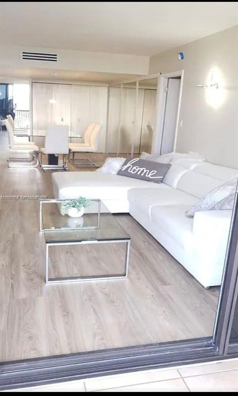 20301 W Country Club Dr 622 Aventura FL 33180