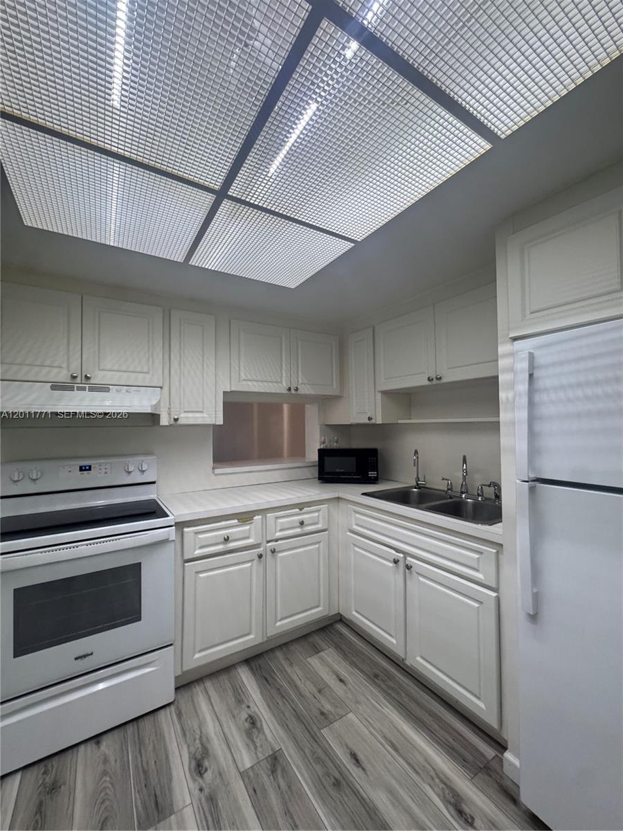 FOURTH MOORINGS CONDO - Residential