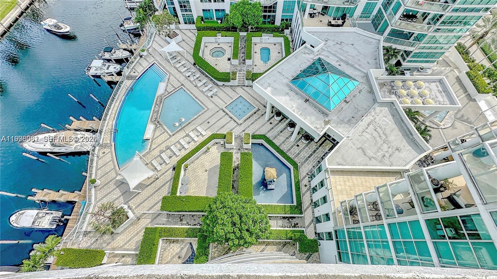 THE ATRIUM AT AVENTURA - Residential