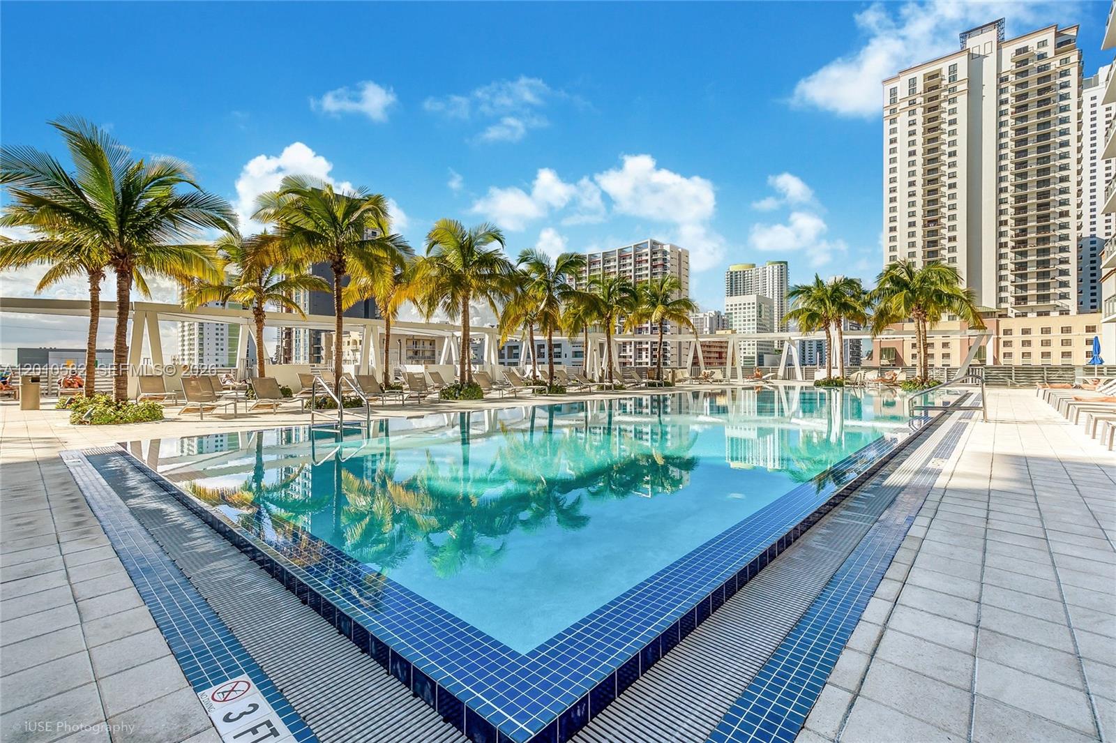 THE AXIS ON BRICKELL COND - Residential