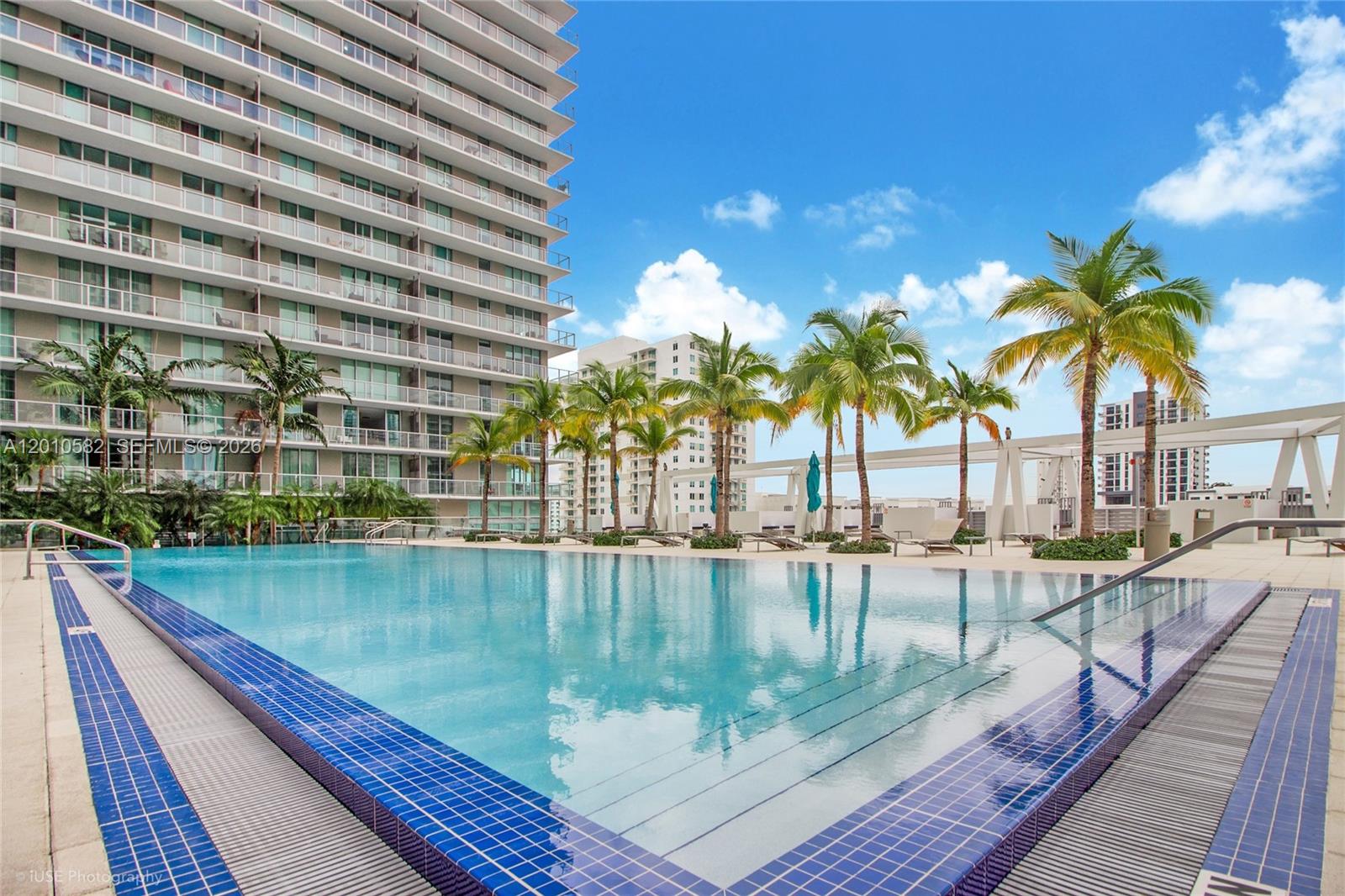THE AXIS ON BRICKELL COND - Residential