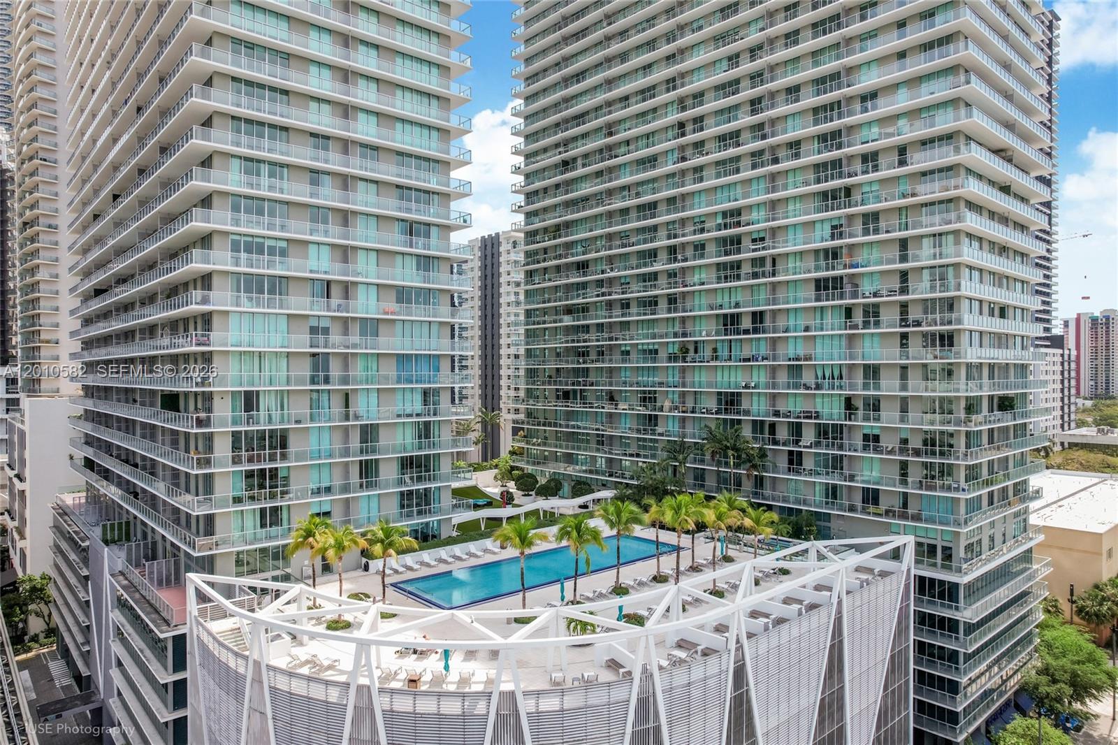 THE AXIS ON BRICKELL COND - Residential