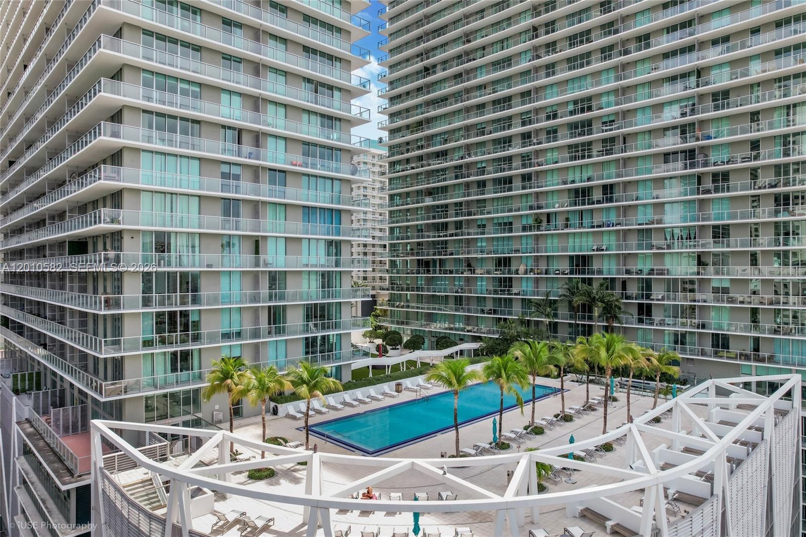 THE AXIS ON BRICKELL COND - Residential