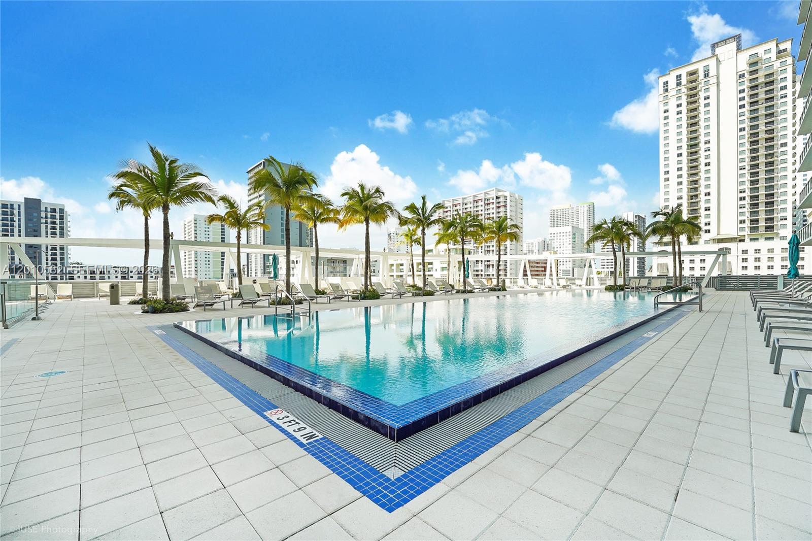 THE AXIS ON BRICKELL COND - Residential