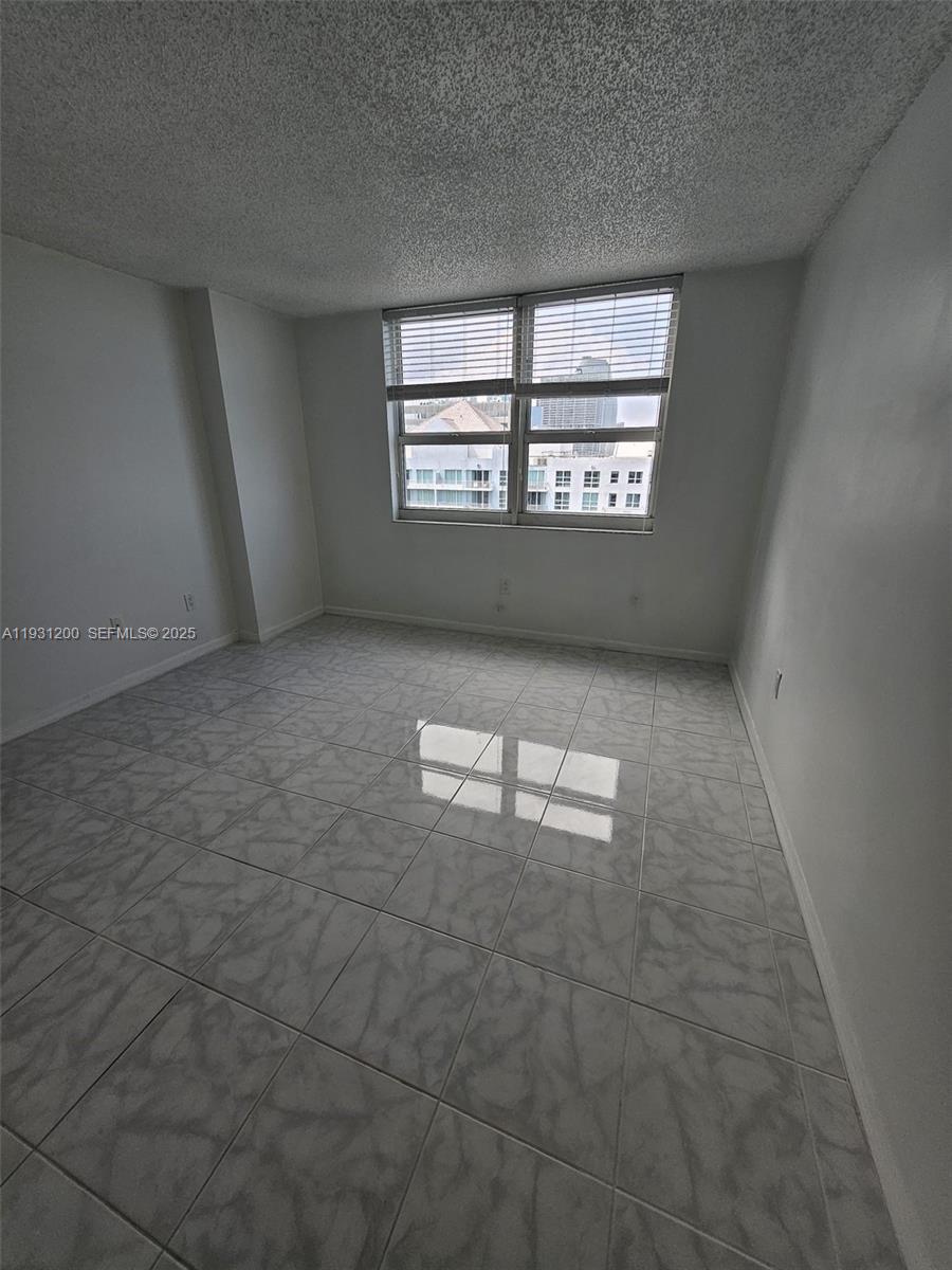 THE MARK ON BRICKELL COND - Residential Lease