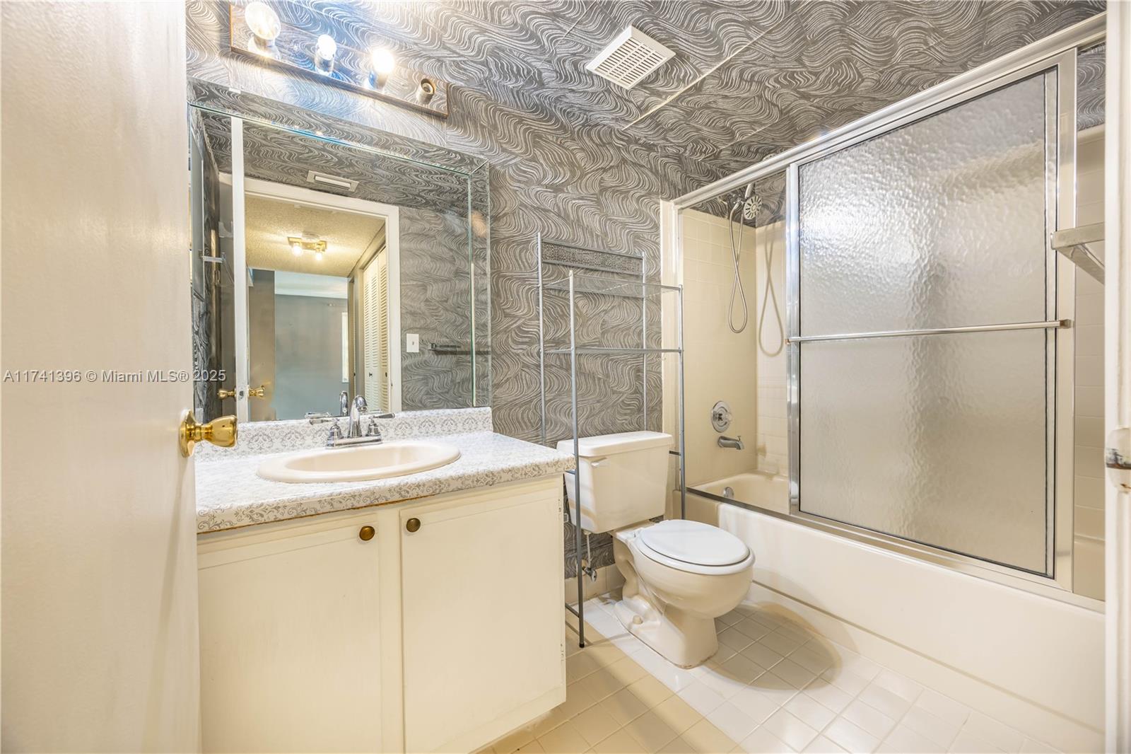 TAMARAC GARDENS - Residential