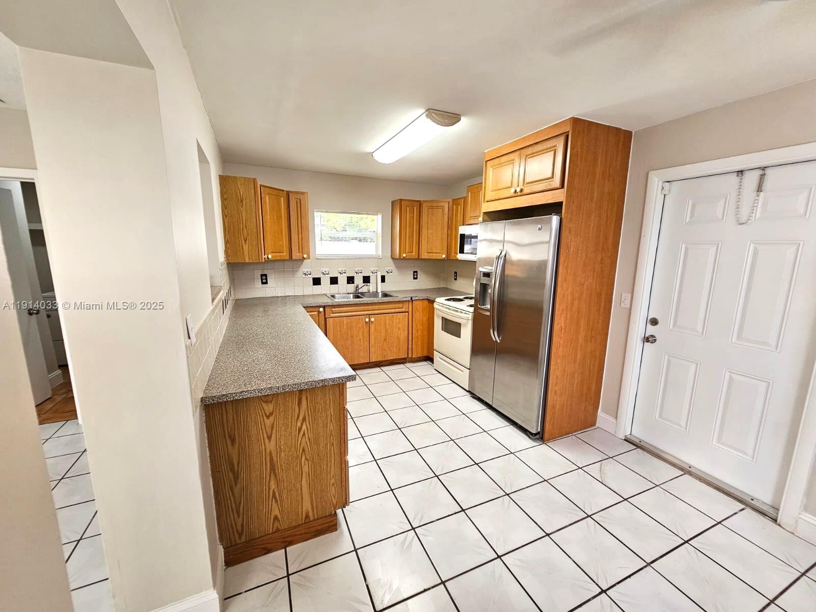 RICHMOND HGTS ESTS 2ND AD - Residential Lease