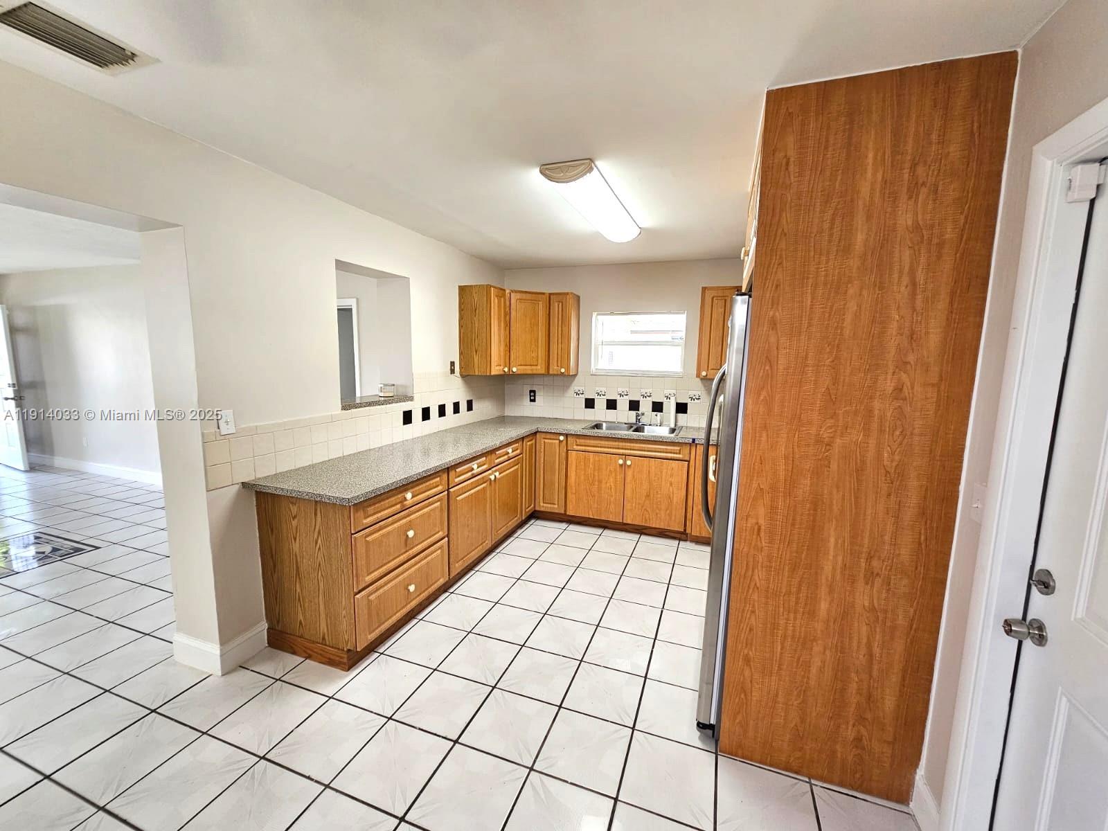 RICHMOND HGTS ESTS 2ND AD - Residential Lease