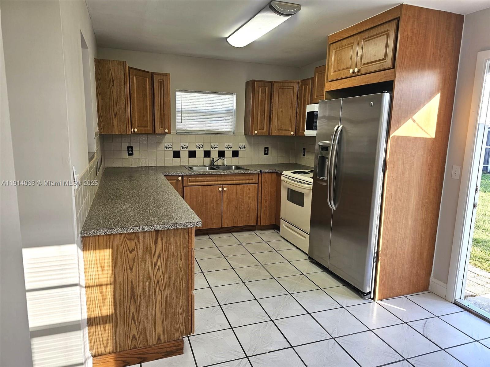 RICHMOND HGTS ESTS 2ND AD - Residential Lease