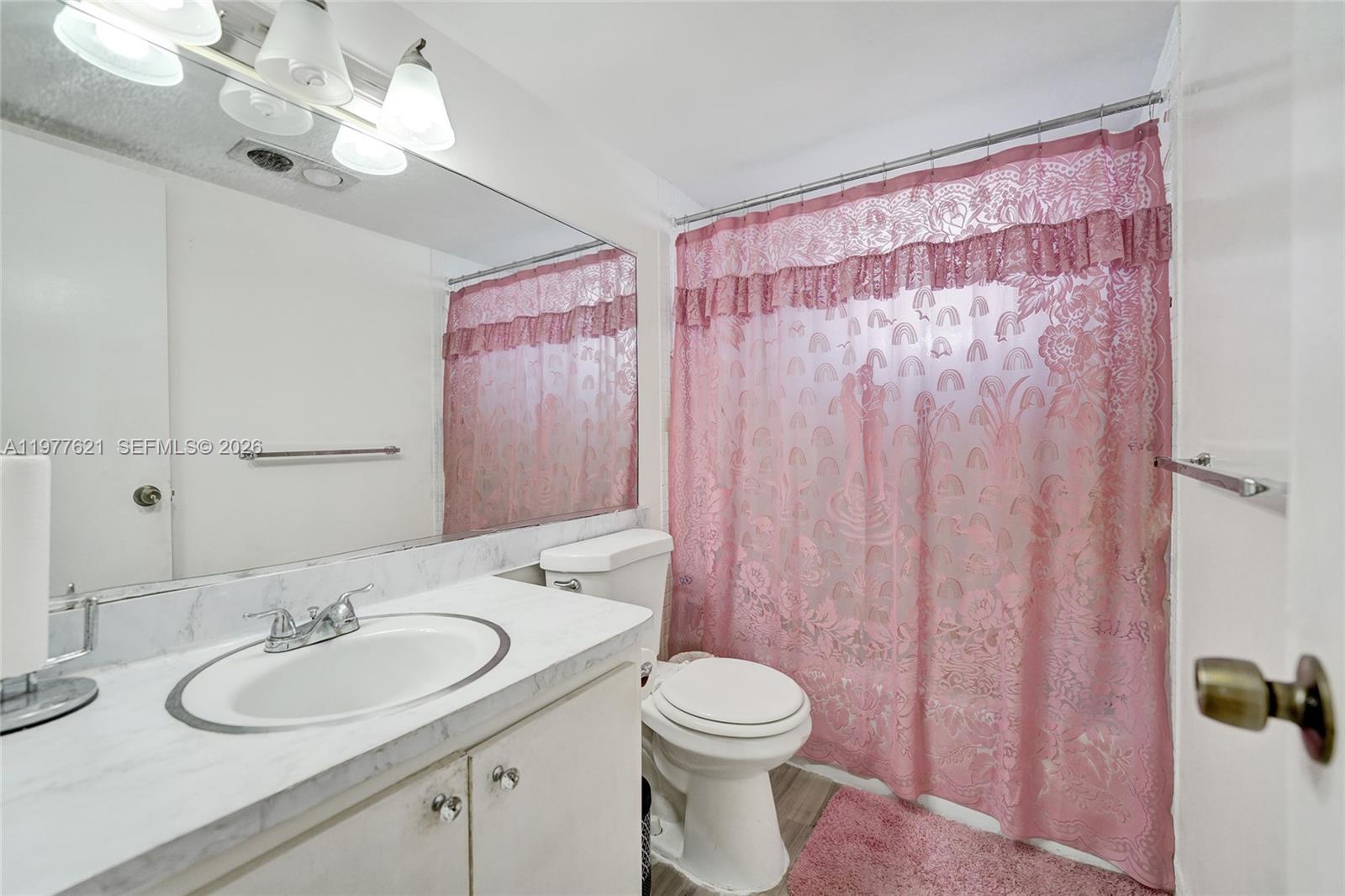 HILLCREST COUNTRY CLUB AP - Residential