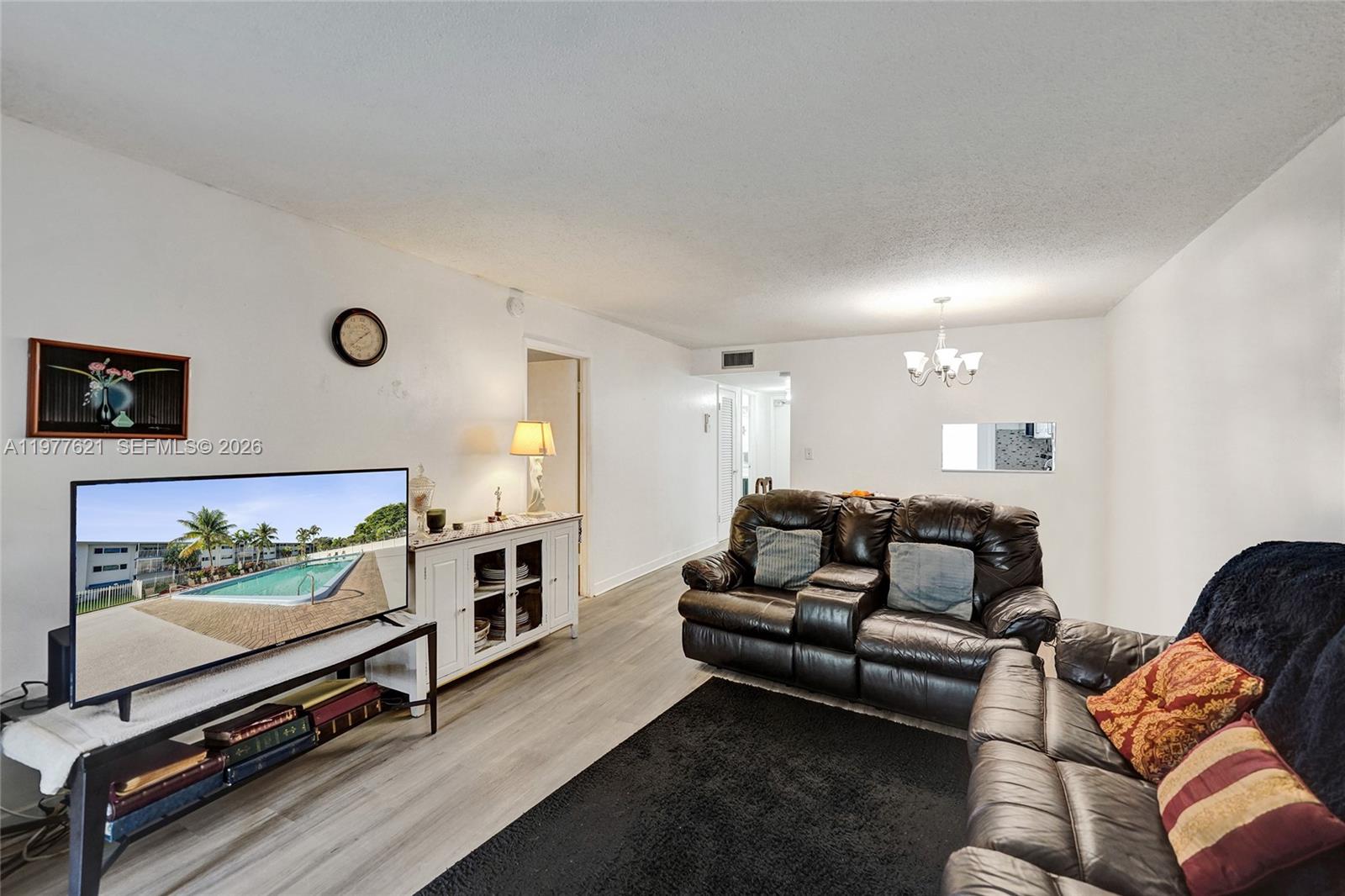 HILLCREST COUNTRY CLUB AP - Residential