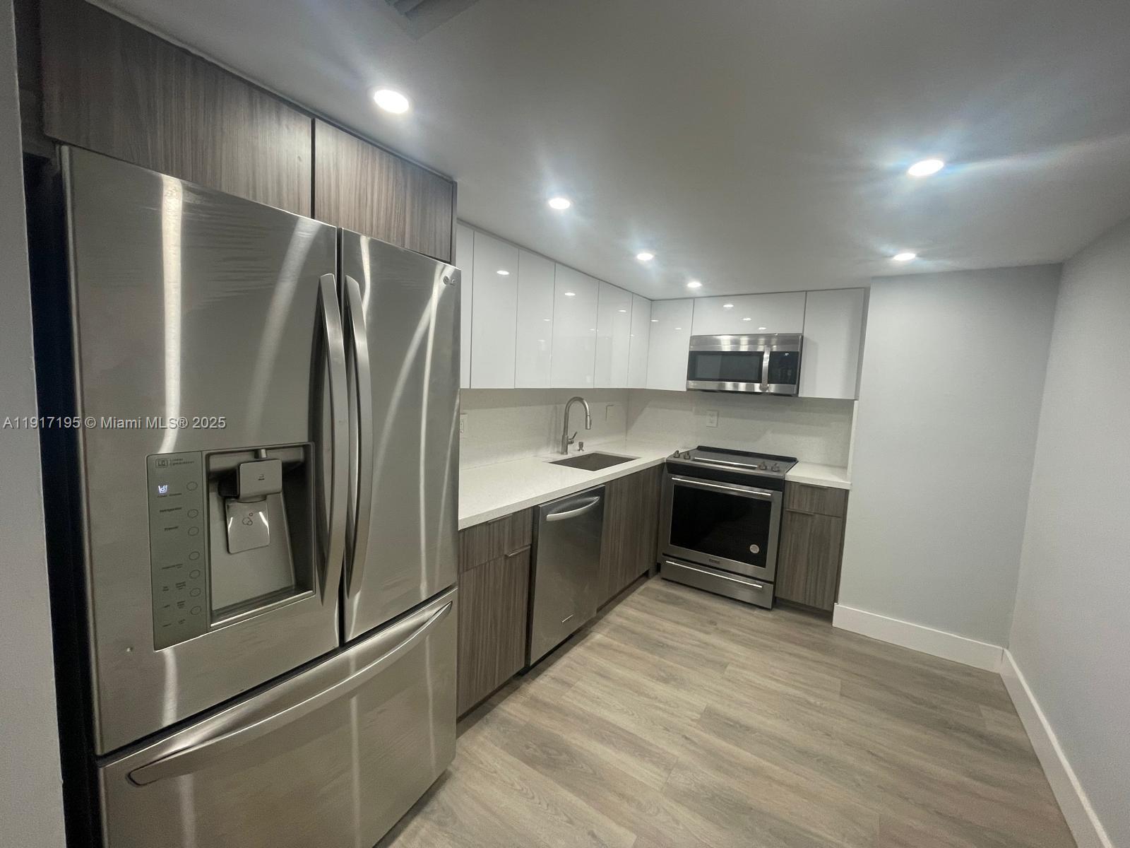 THE PALM BAY YACHT CLUB C - Residential Lease