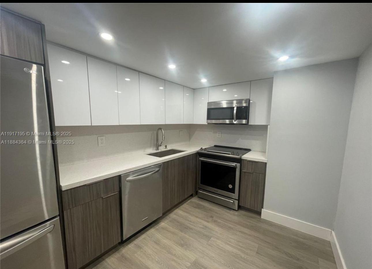 THE PALM BAY YACHT CLUB C - Residential Lease