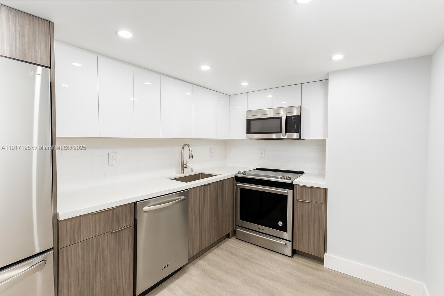 THE PALM BAY YACHT CLUB C - Residential Lease