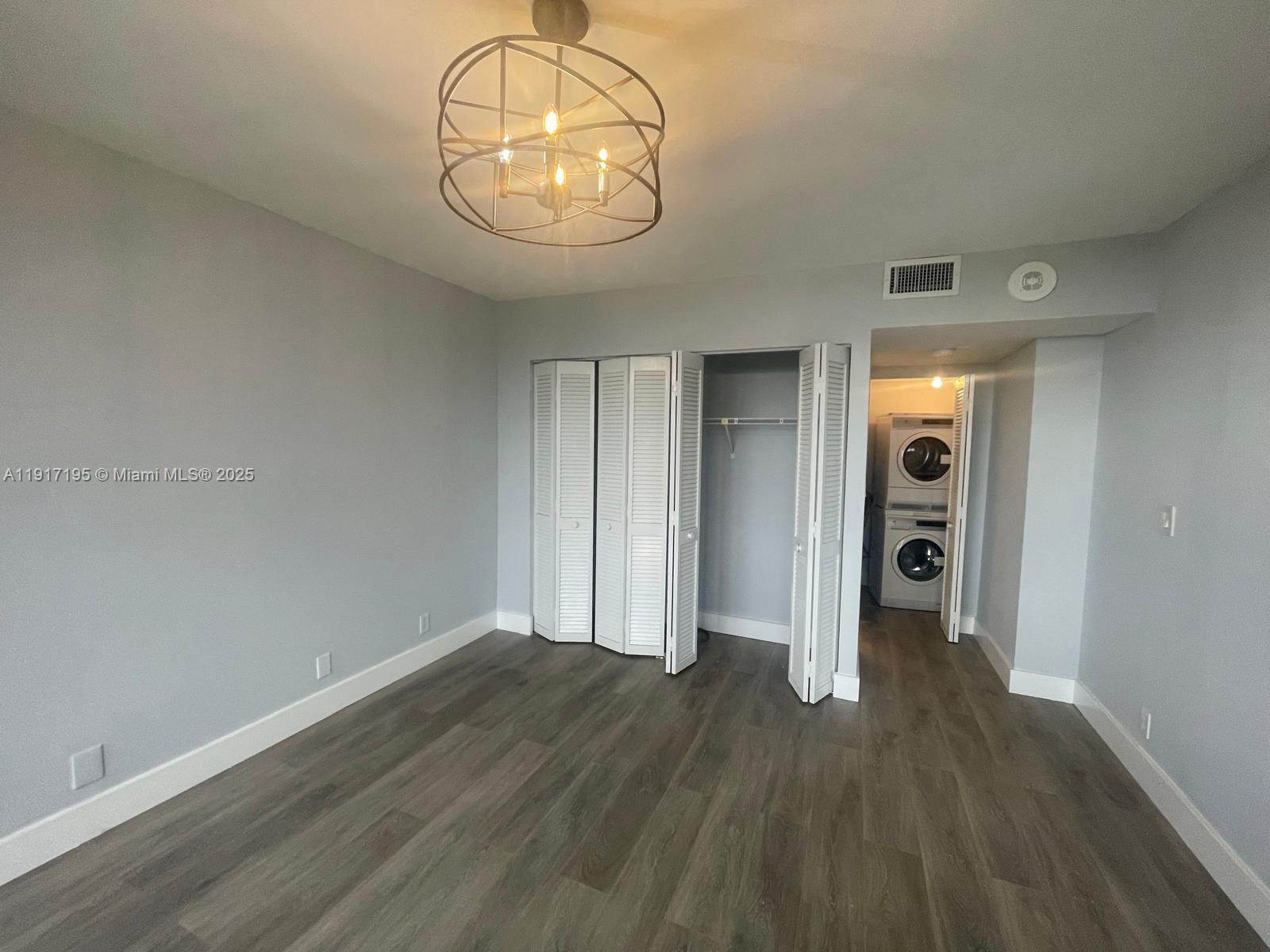 THE PALM BAY YACHT CLUB C - Residential Lease