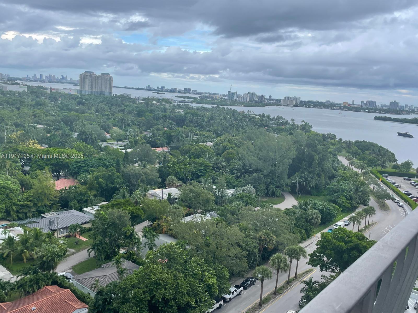 THE PALM BAY YACHT CLUB C - Residential Lease