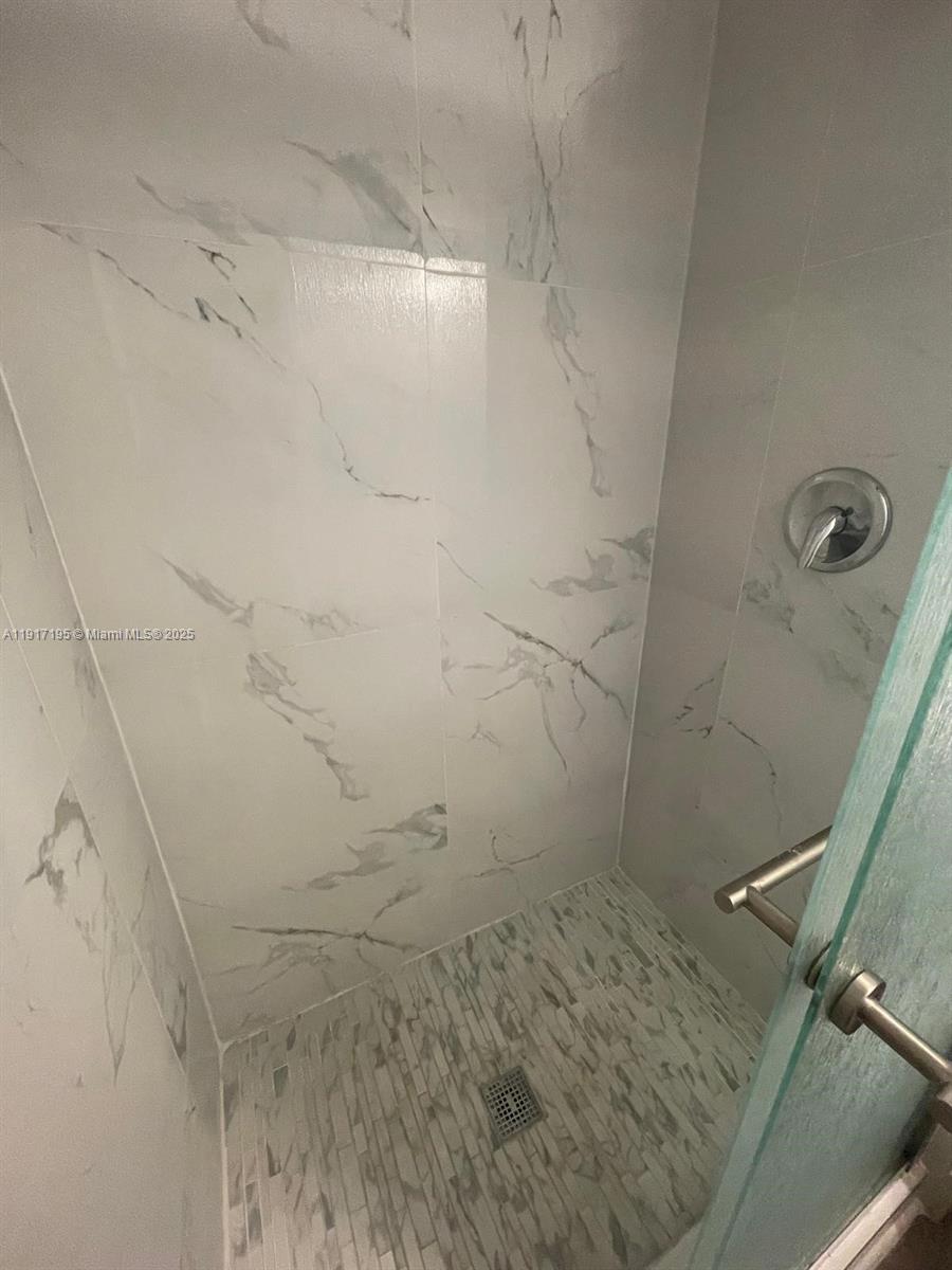 THE PALM BAY YACHT CLUB C - Residential Lease