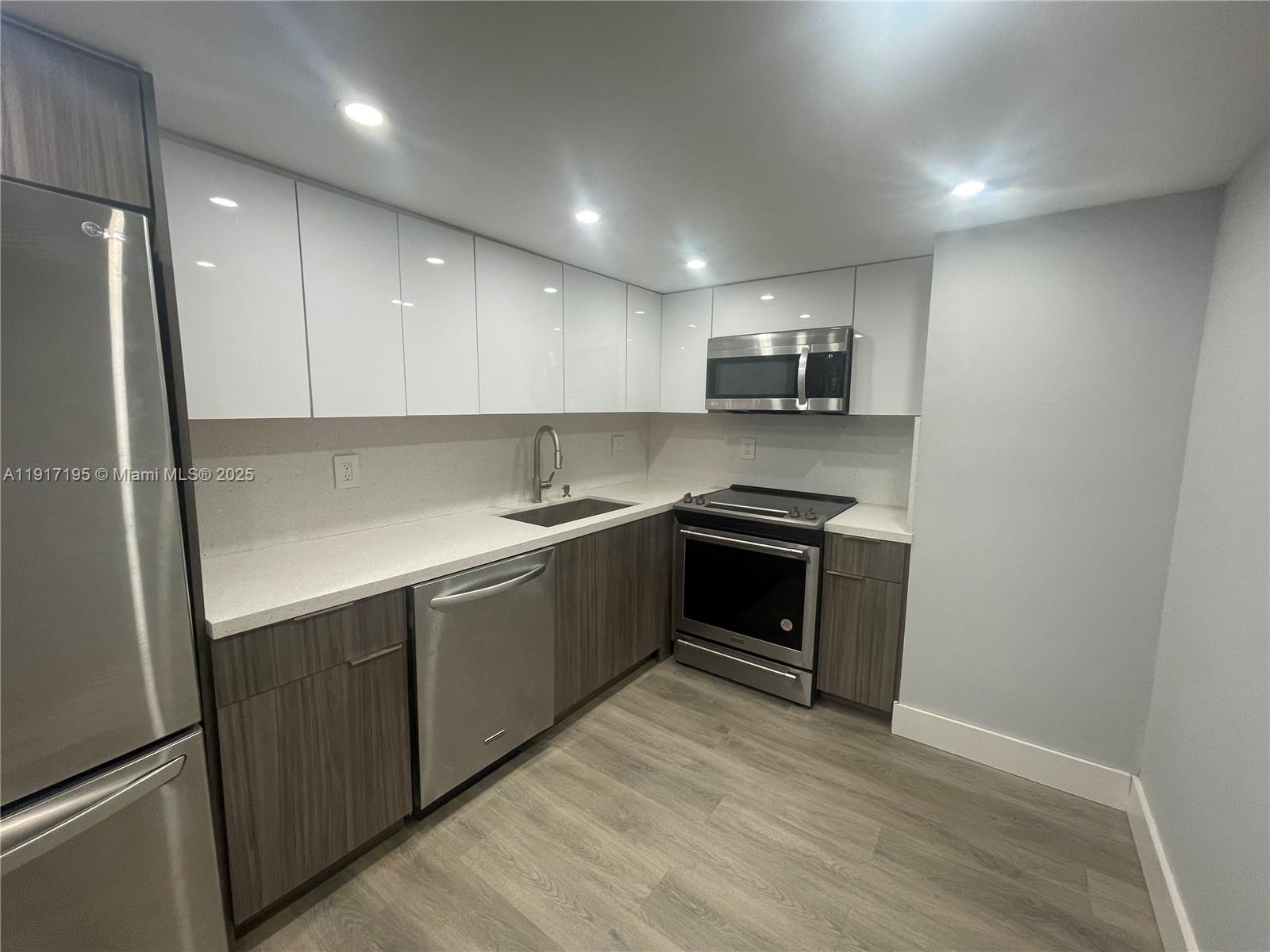 THE PALM BAY YACHT CLUB C - Residential Lease