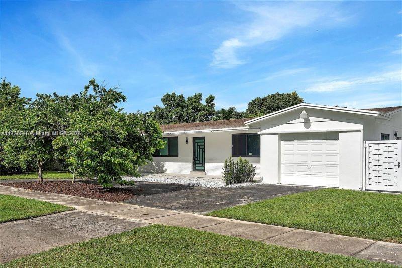 27910 Sw 162nd Ave, Homestead, Miami-Dade County, Florida - 3 Bedrooms  
3 Bathrooms - 