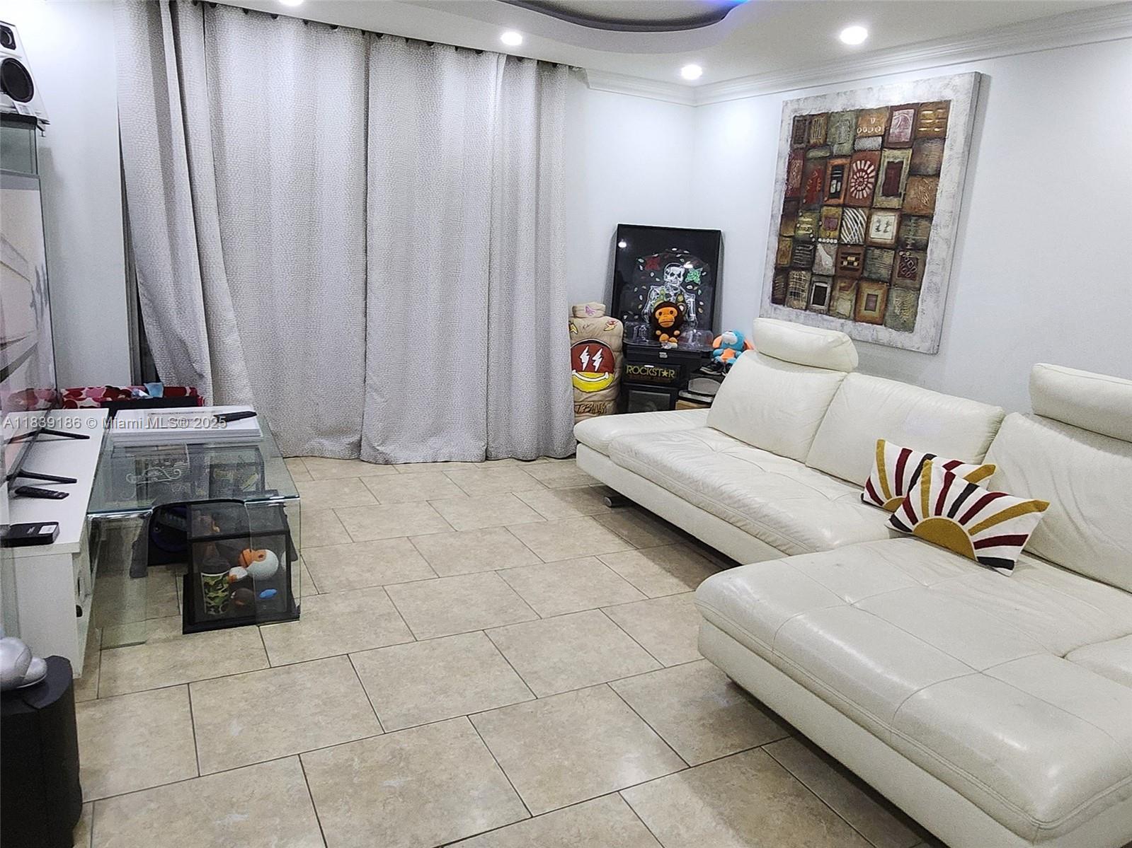 COMMODORE PLAZA CONDO - Residential