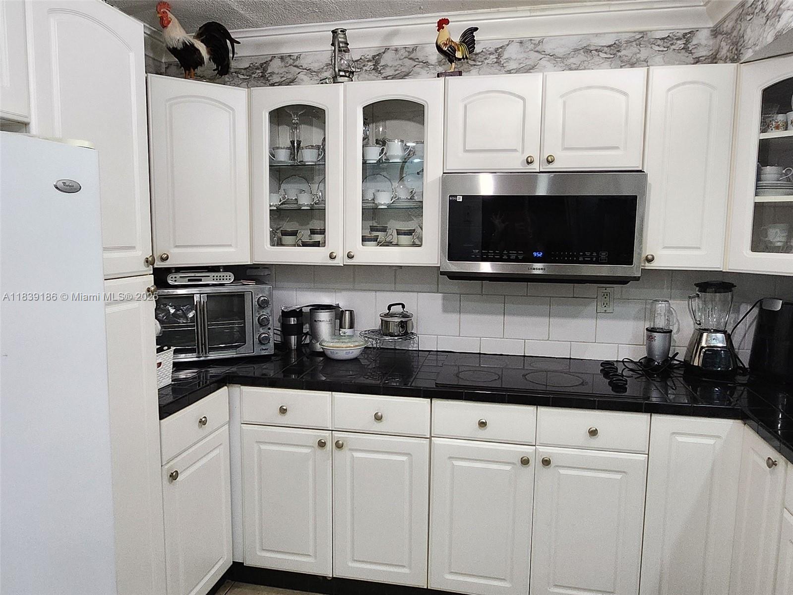 COMMODORE PLAZA CONDO - Residential