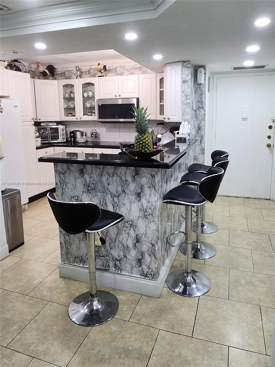 COMMODORE PLAZA CONDO - Residential