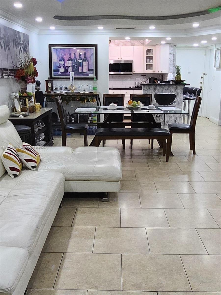 COMMODORE PLAZA CONDO - Residential