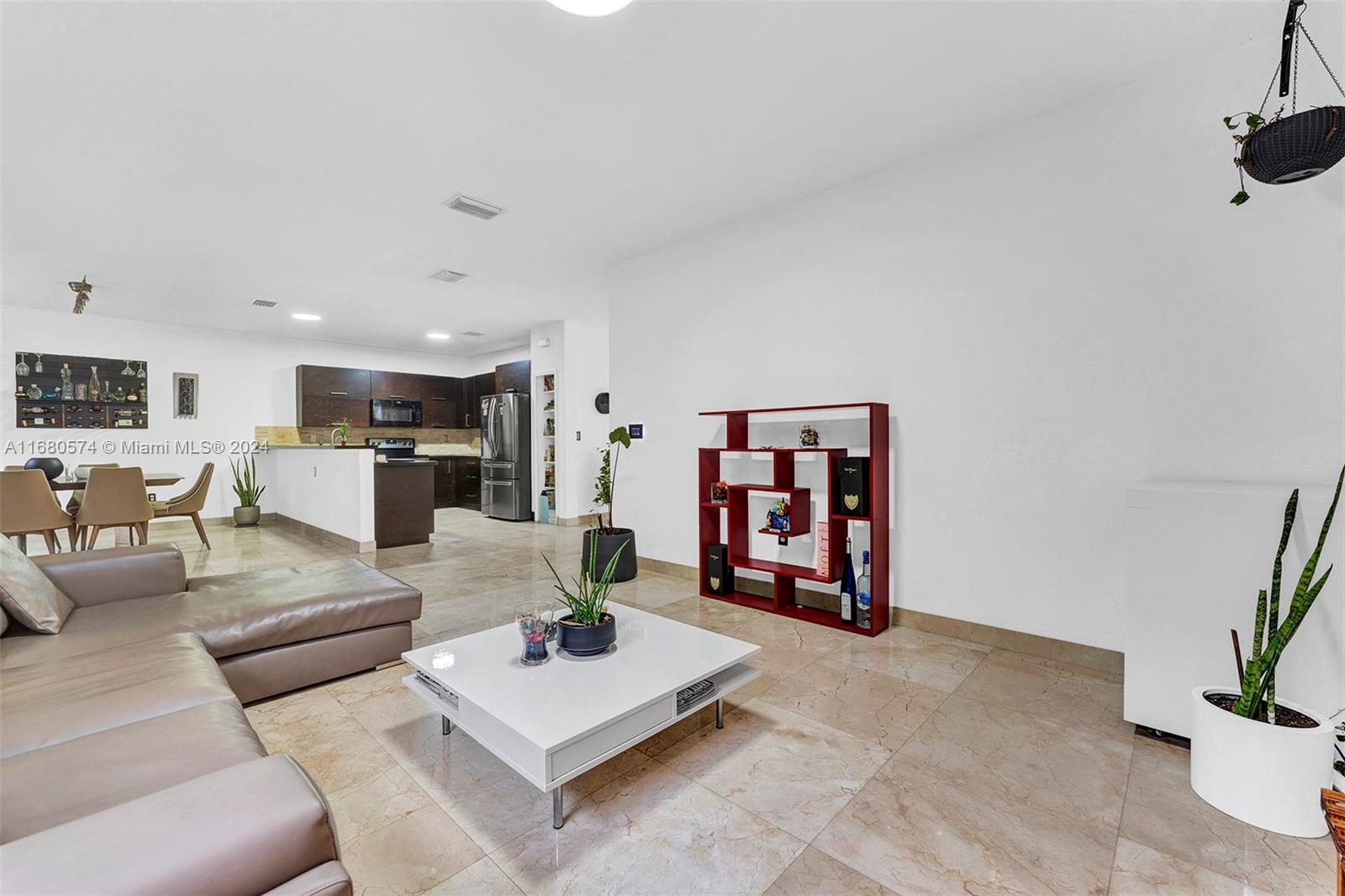 FONTAINEBLEAU WEST NORTH - Residential Lease