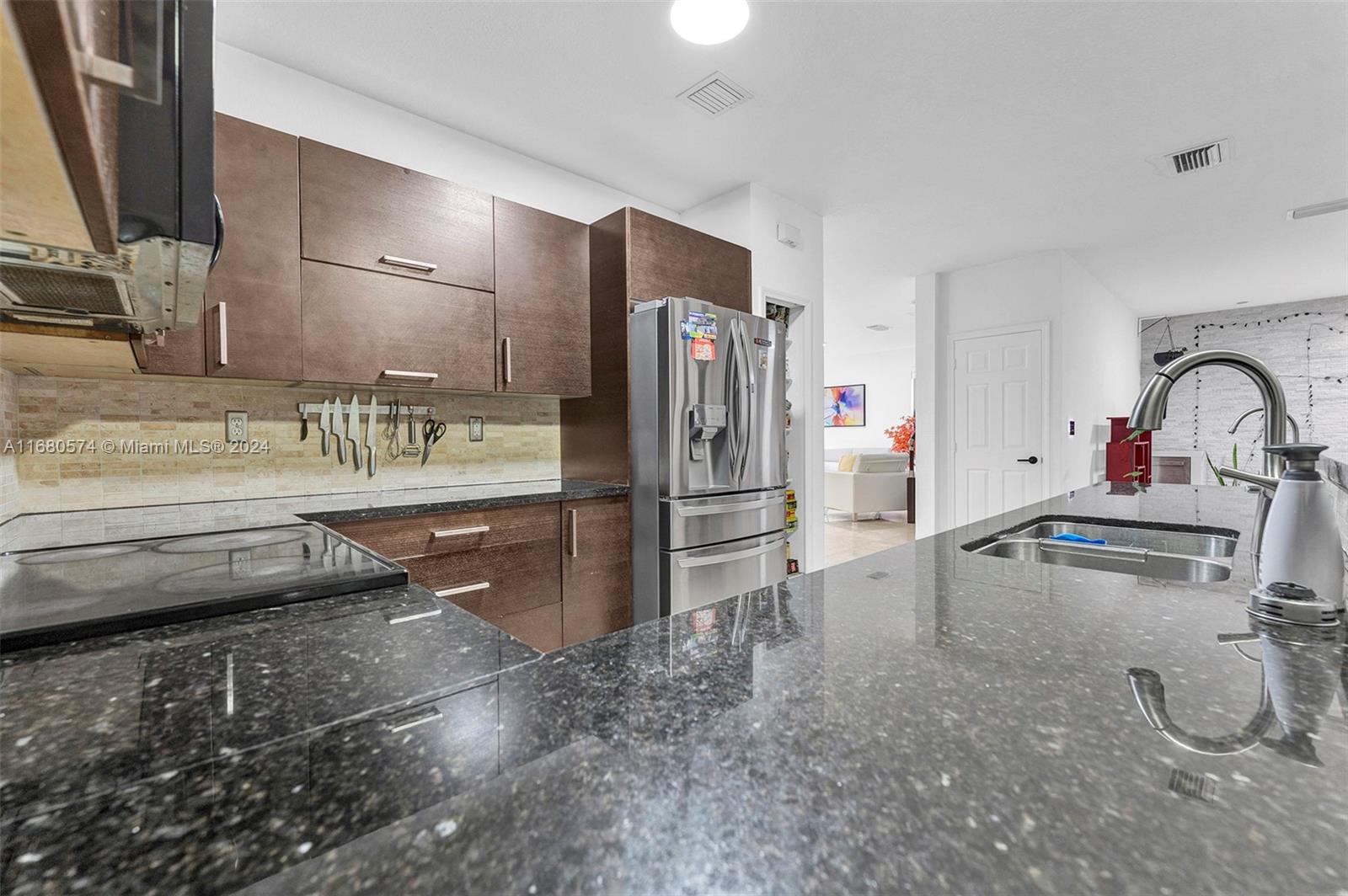 FONTAINEBLEAU WEST NORTH - Residential Lease